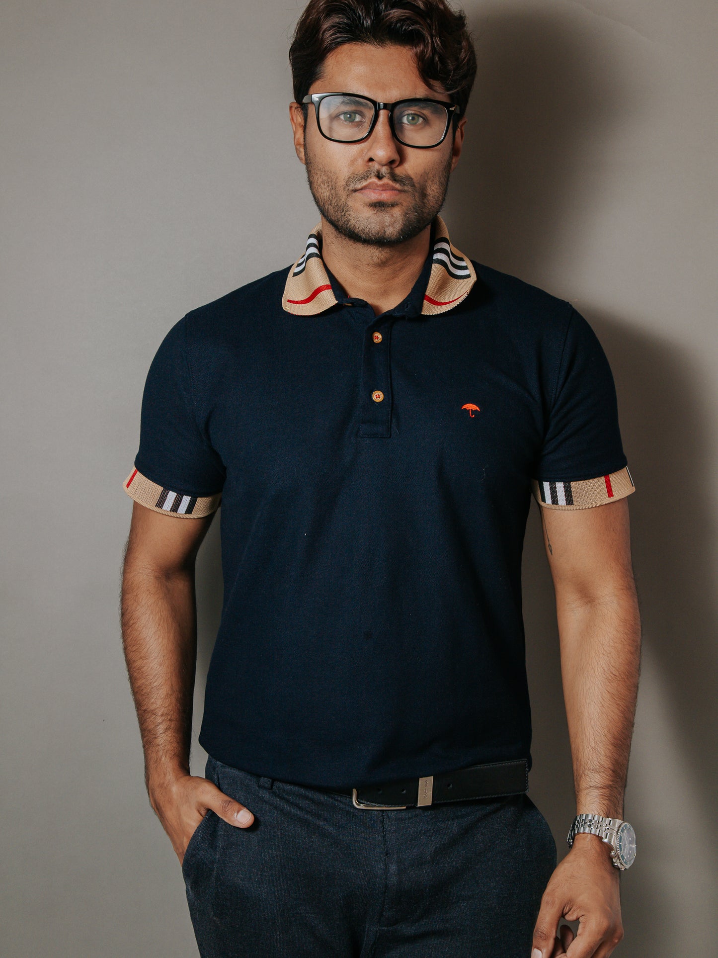 PLAYERA POLO SLIM FIT, AZUL MARINO DETALLE BEIGE