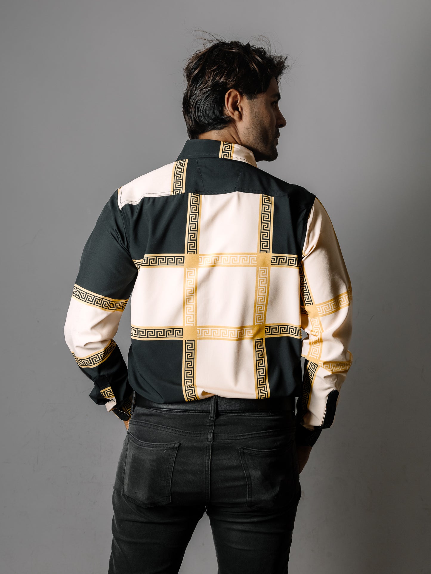 CAMISA HOMBRE NEGRO BEIGE, GRECAS DORADO