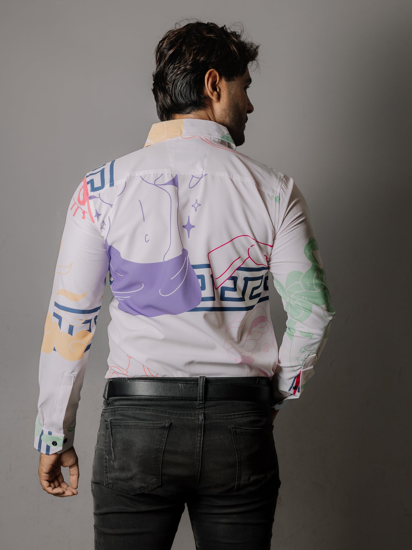 CAMISA HOMBRE SLIM FIT, DETALLE GRECORROMANO MULTICOLOR