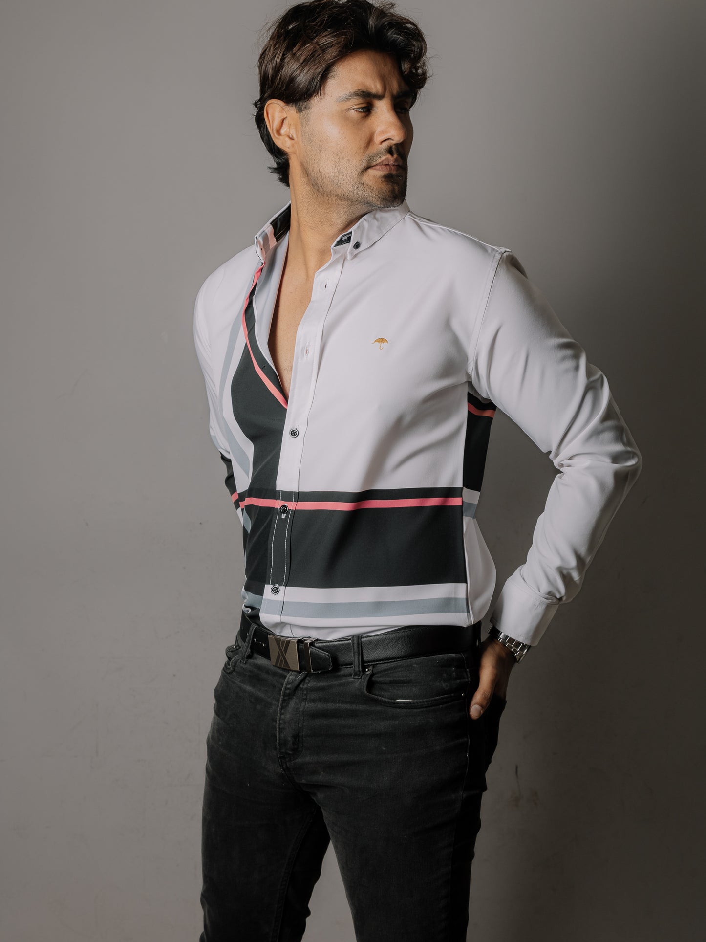 CAMISA HOMBRE SLIM FIT, LÍNEAS NEGRA, GRIS Y ROSA
