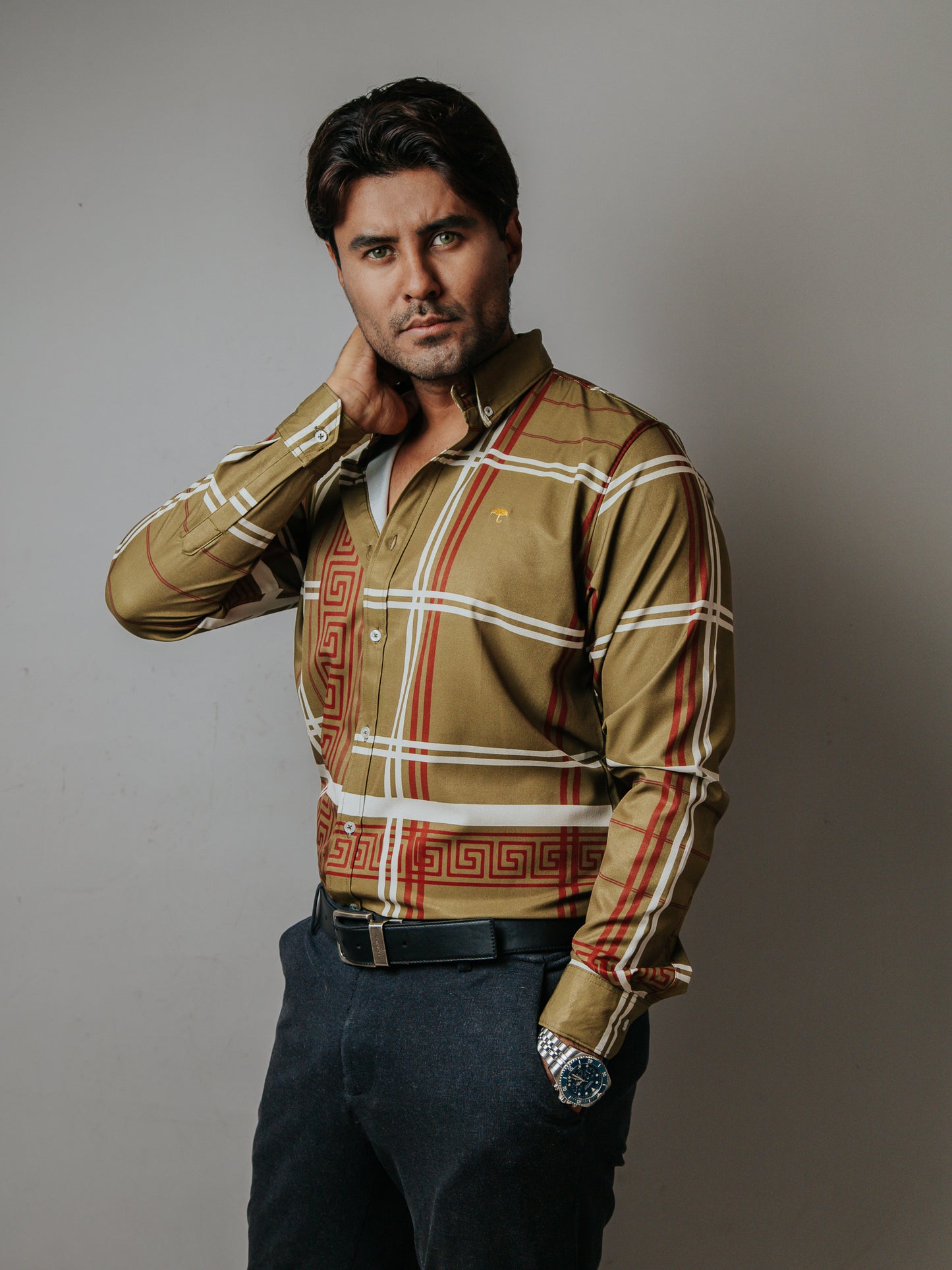 CAMISA SLIM FIT, VERDE DETALLE GRIEGO MARRÓN