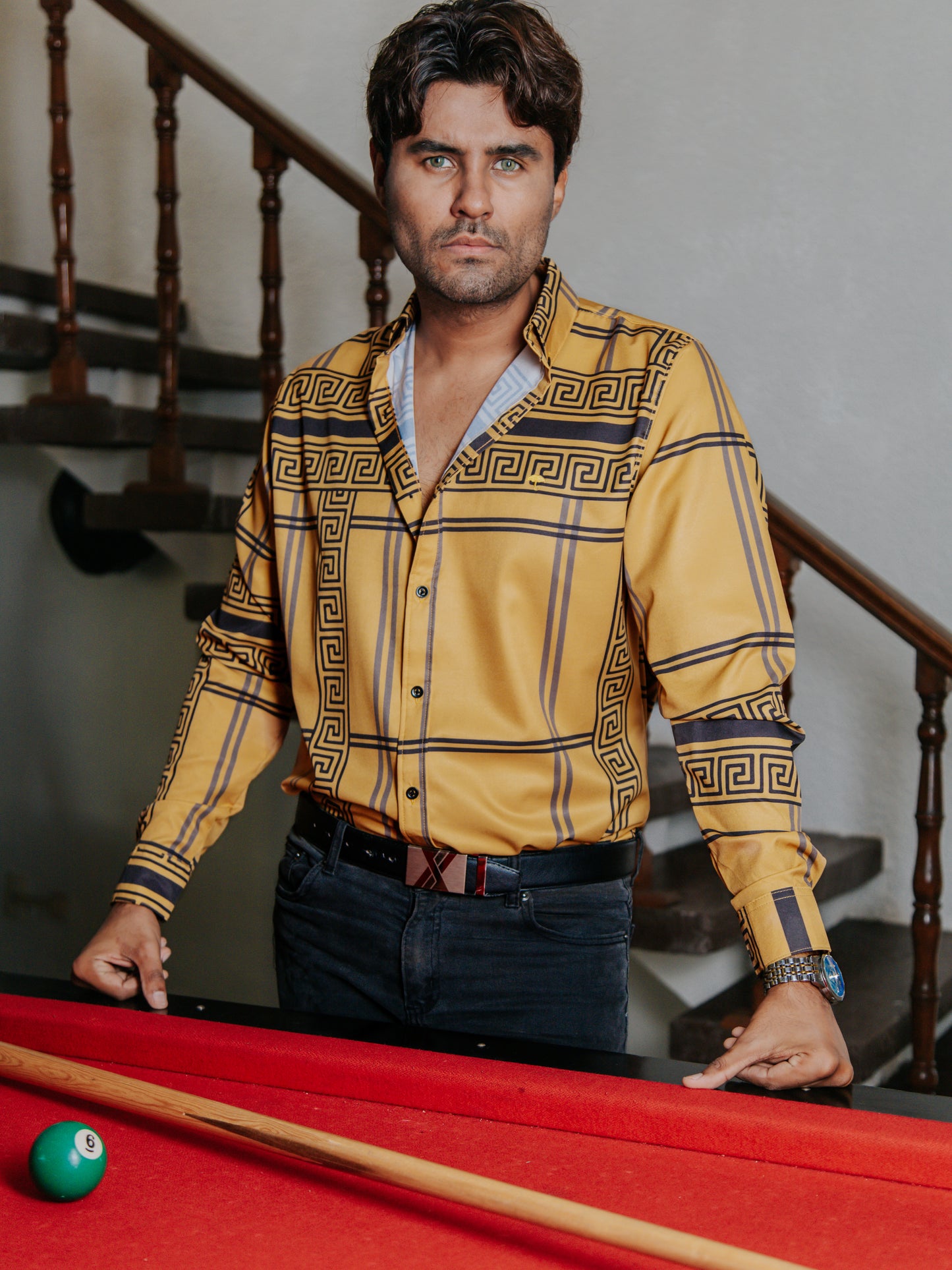 CAMISA HOMBRE SLIM FIT, MOSTAZA GRECAS GRIS Y NEGRO
