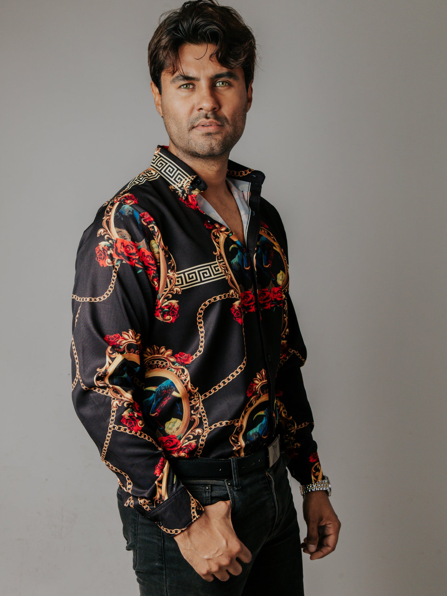 CAMISA HOMBRE SLIM FIT, NEGRA TORO MEDALLÓN