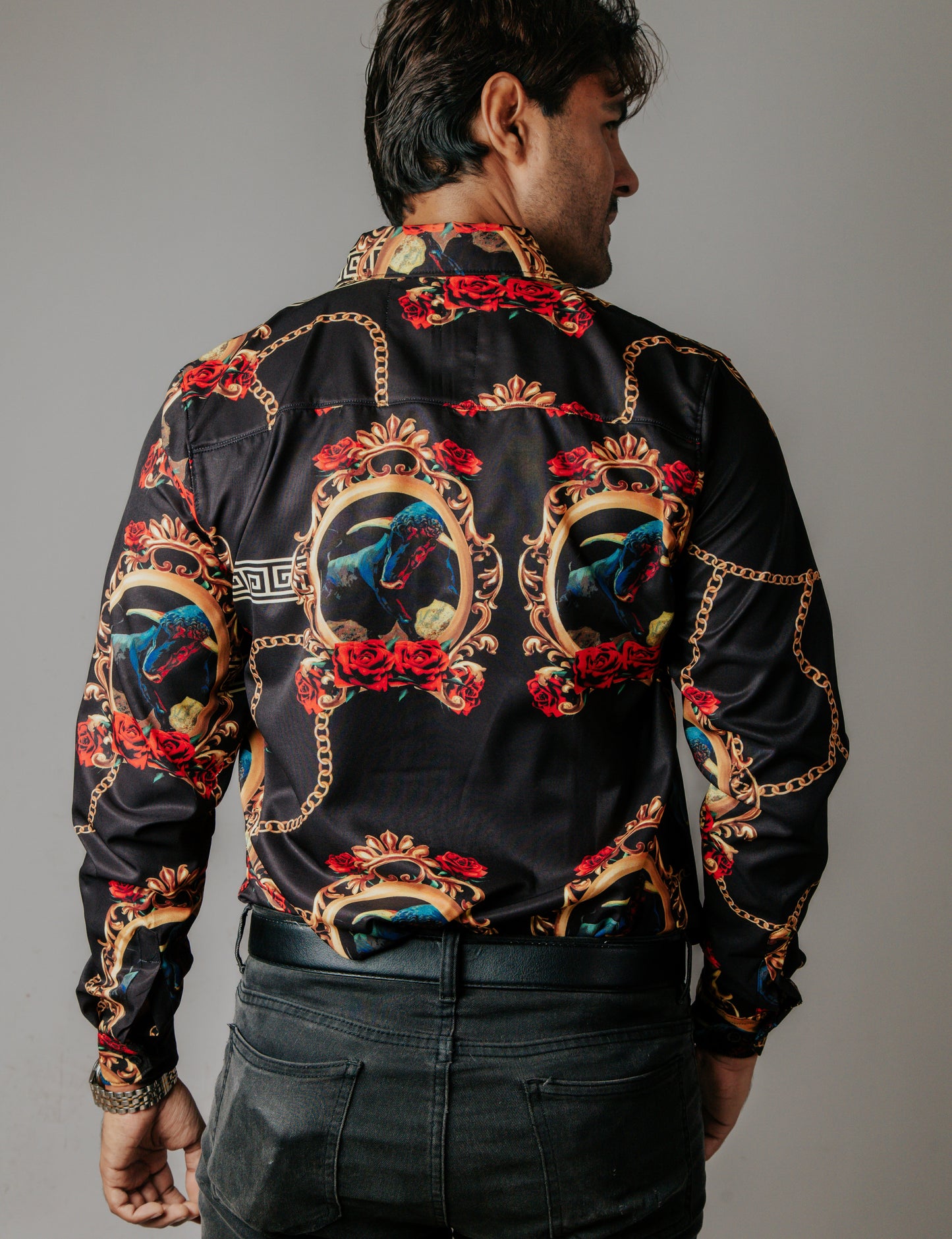 CAMISA HOMBRE SLIM FIT, NEGRA TORO MEDALLÓN