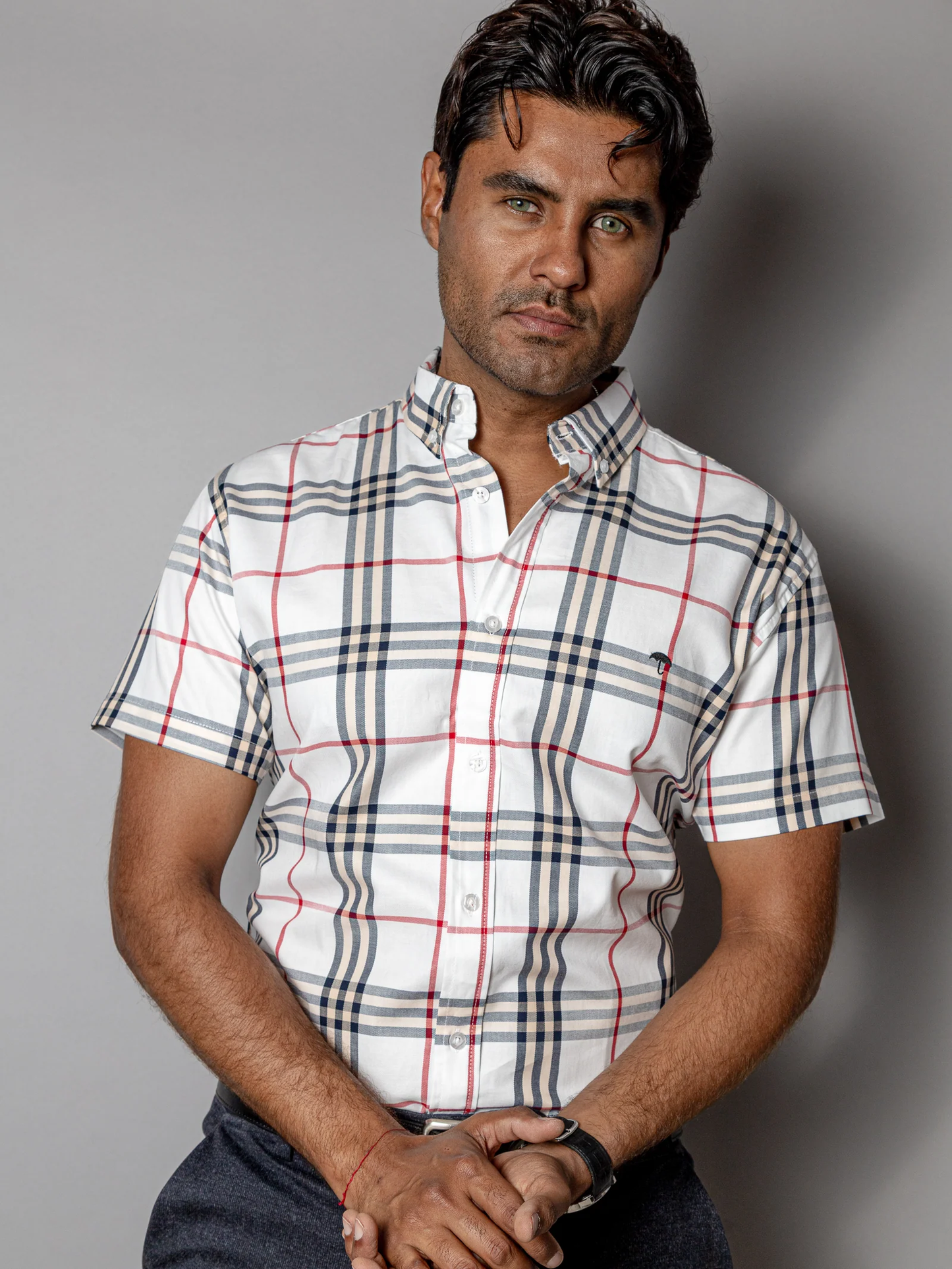 CAMISA HOMBRE CASUAL BLANCA LINEAS CAFE, AZUL Y ROJO