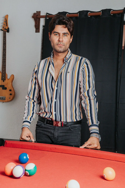 CAMISA HOMBRE SLIM FIT, LÍNEAS BLANCA AMARILLA Y NEGRA