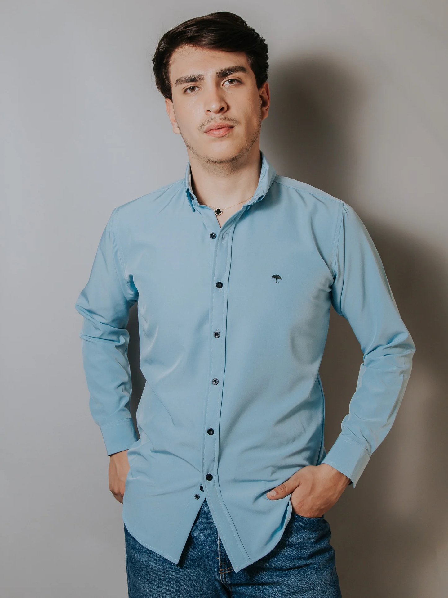 CAMISA HOMBRE CASUAL LISA COLOR AZUL CIELO