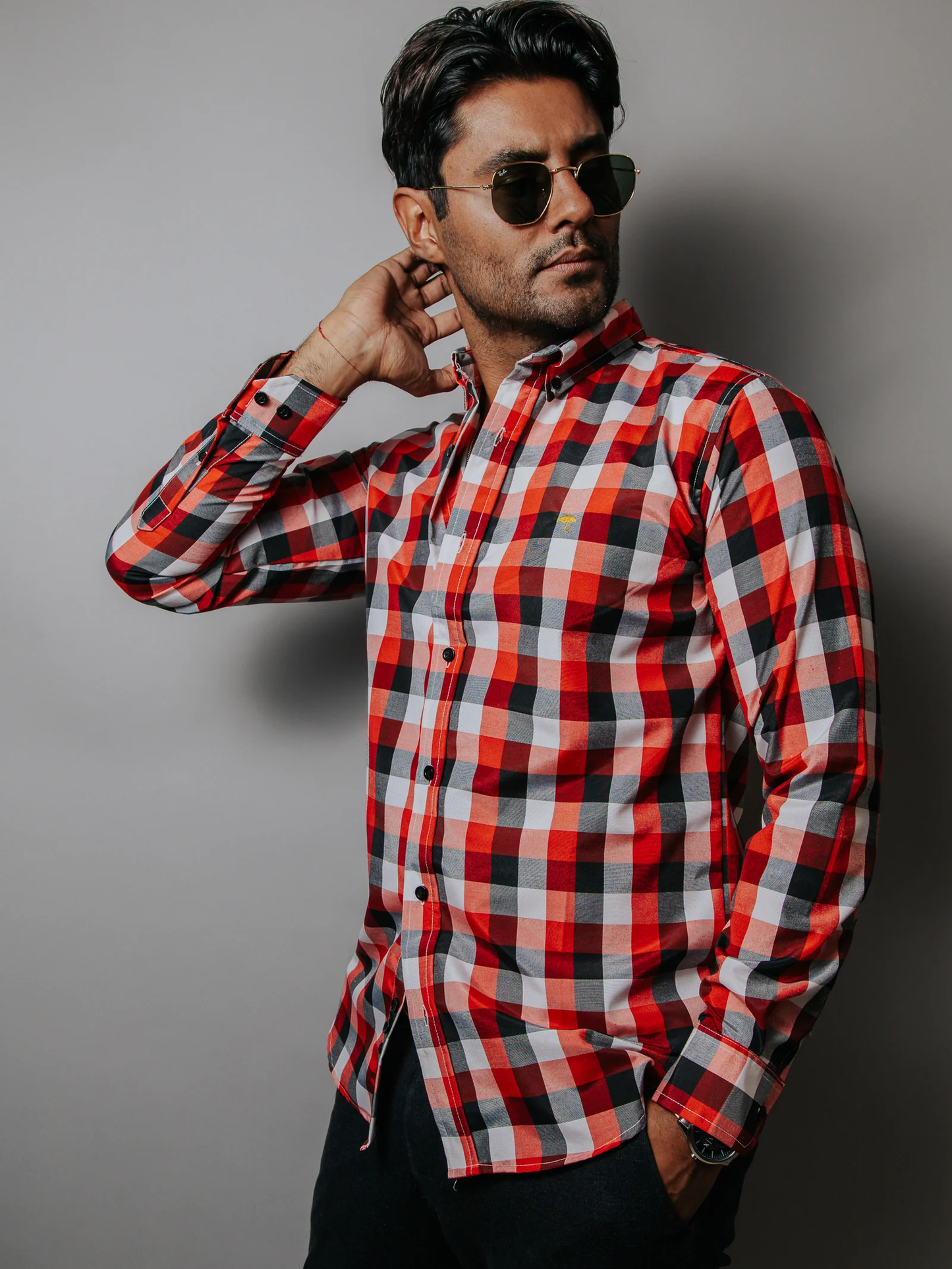 CAMISA CASUAL HOMBRE CUADROS ROJO BLANCO Y NEGRO