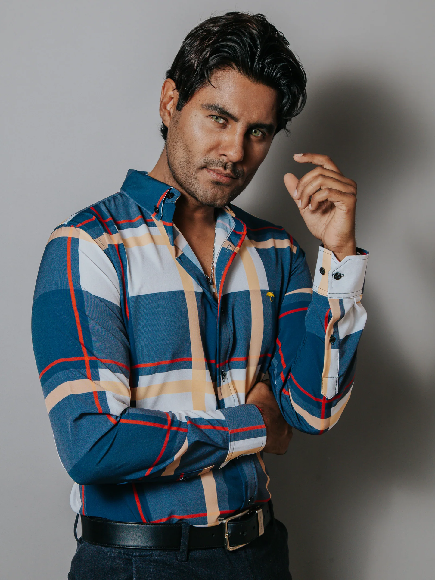 CAMISA CASUAL HOMBRE, AZUL MARINO LÍNEAS ROJA Y BEIGE