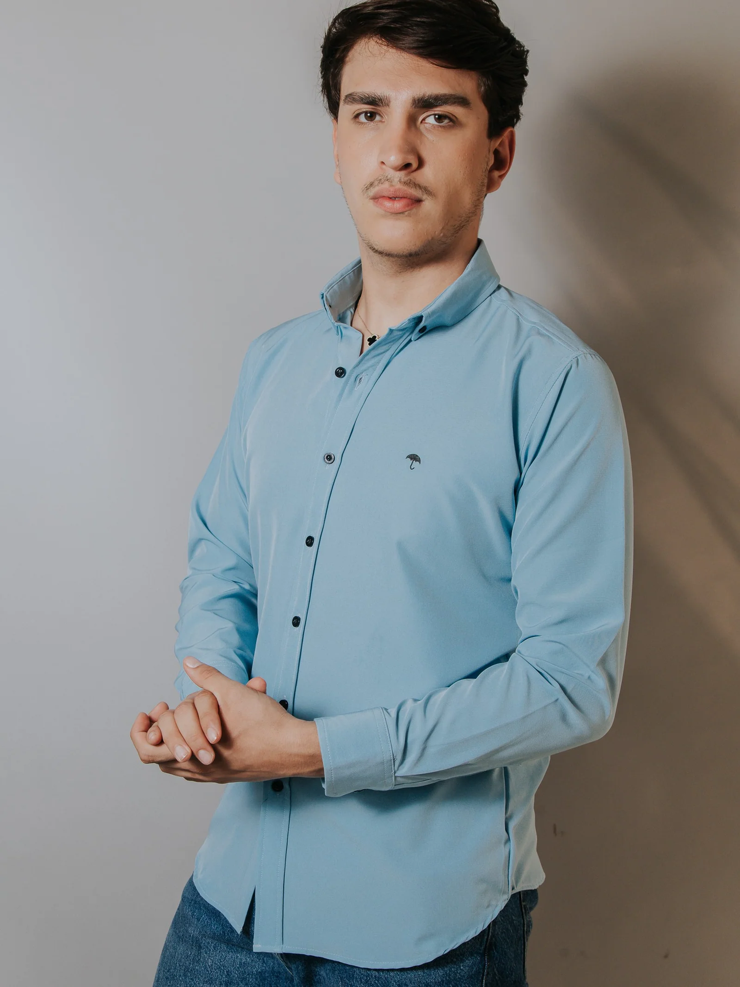 CAMISA HOMBRE CASUAL LISA COLOR AZUL CIELO