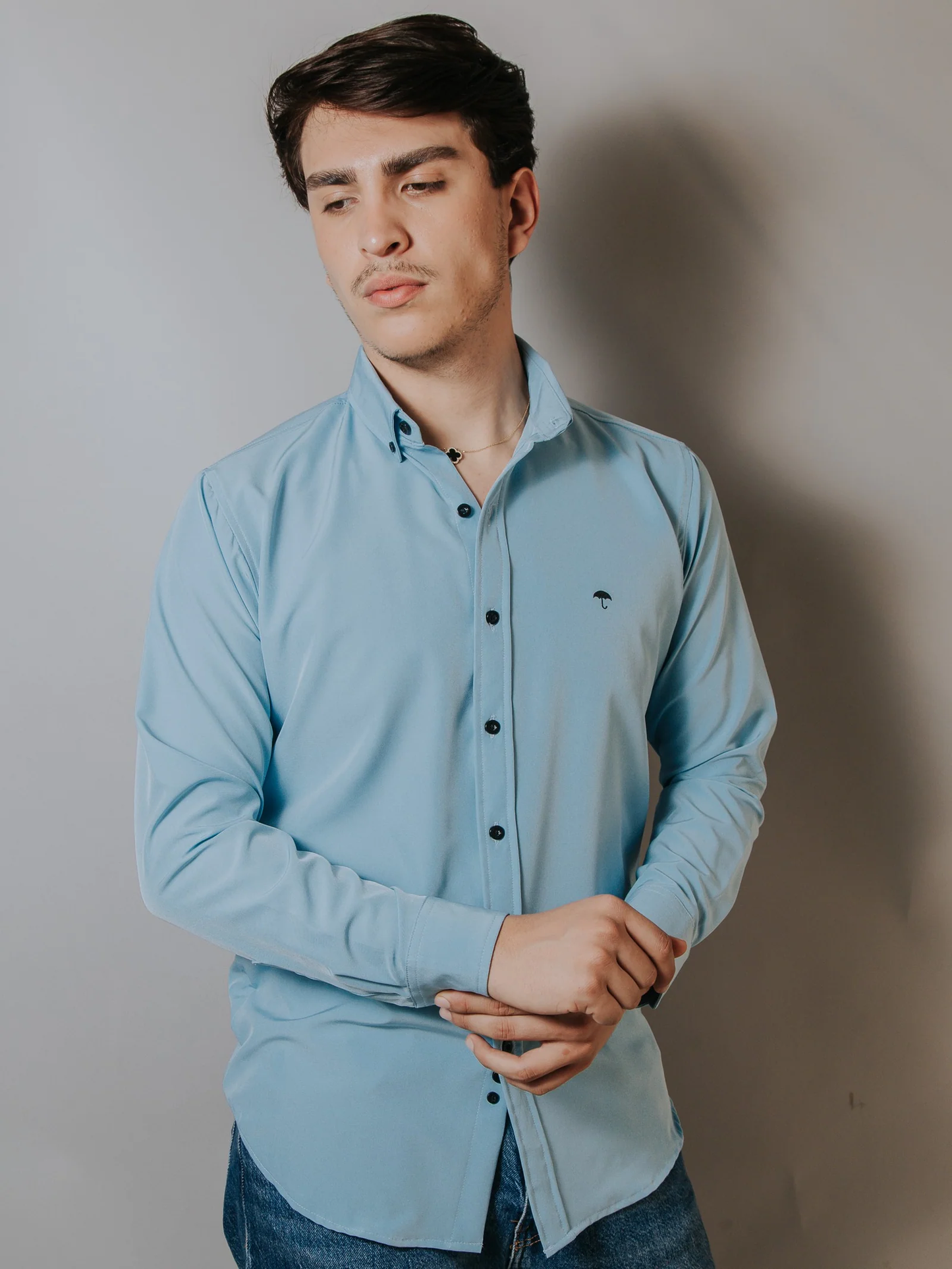 CAMISA HOMBRE CASUAL LISA COLOR AZUL CIELO