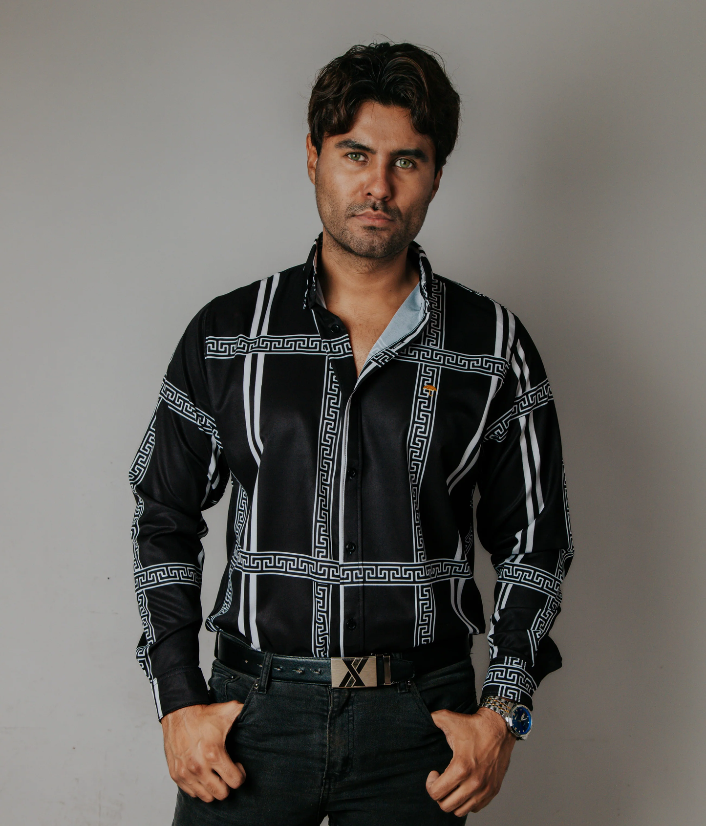 CAMISA HOMBRE SLIM FIT, NEGRA PISTACHE GRECAS BLANCAS