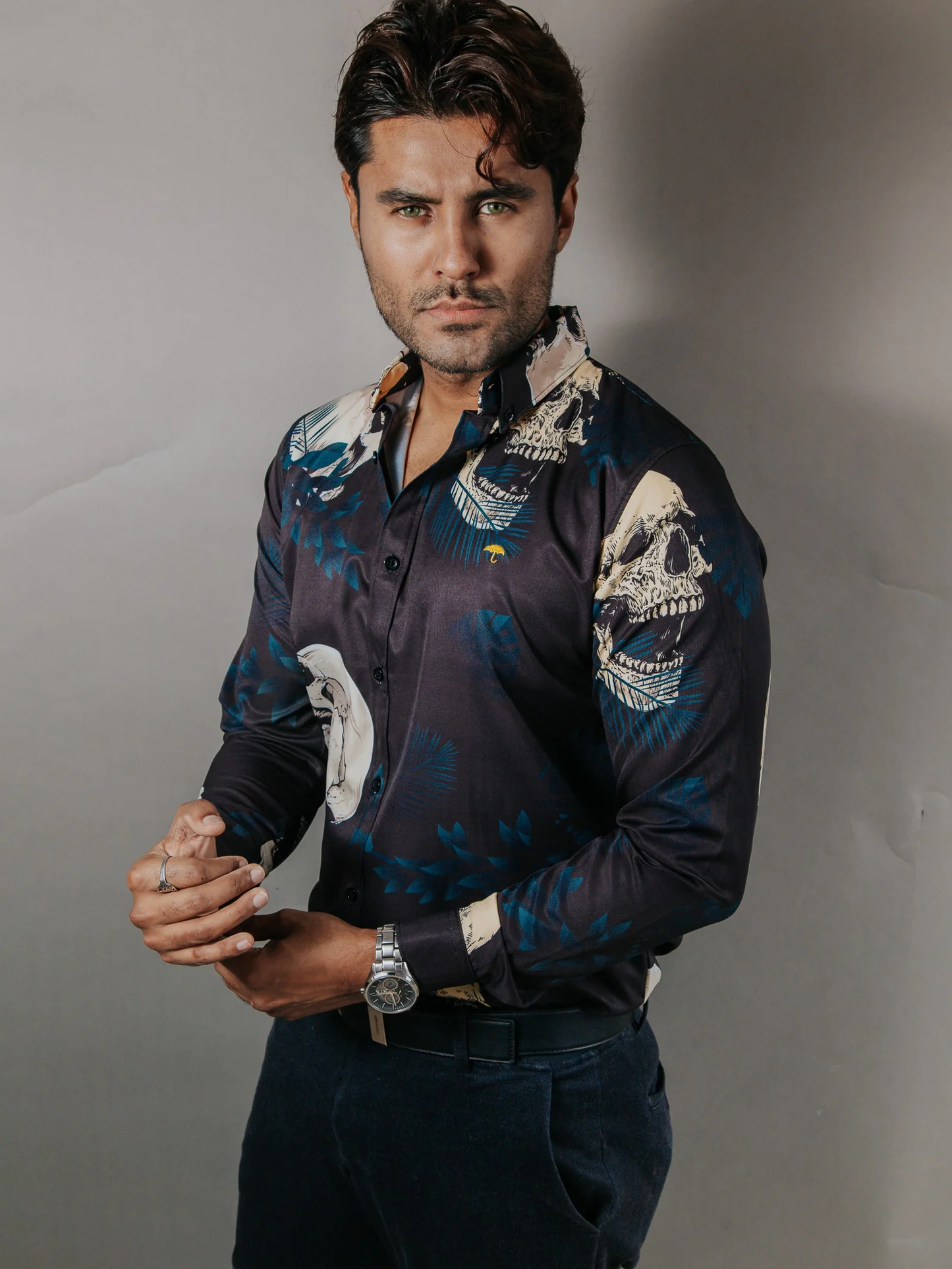 CAMISA HOMBRE SLIM FIT NEGRO CALAVERA BEIGE HOJAS AZUL