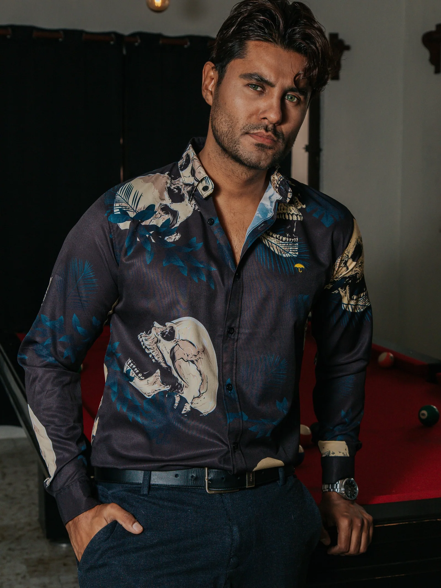 CAMISA HOMBRE SLIM FIT NEGRO CALAVERA BEIGE HOJAS AZUL