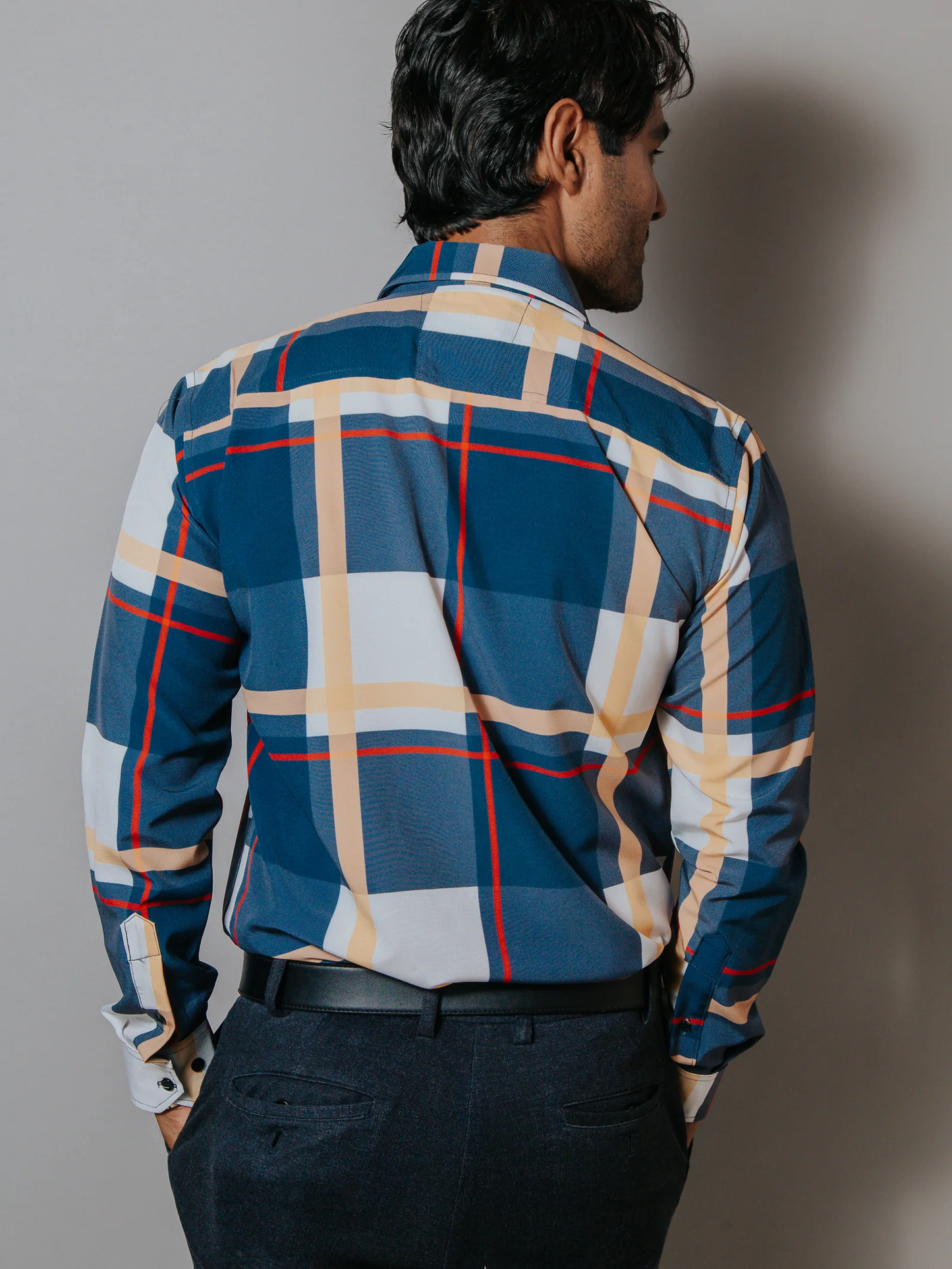 CAMISA CASUAL HOMBRE, AZUL MARINO LÍNEAS ROJA Y BEIGE