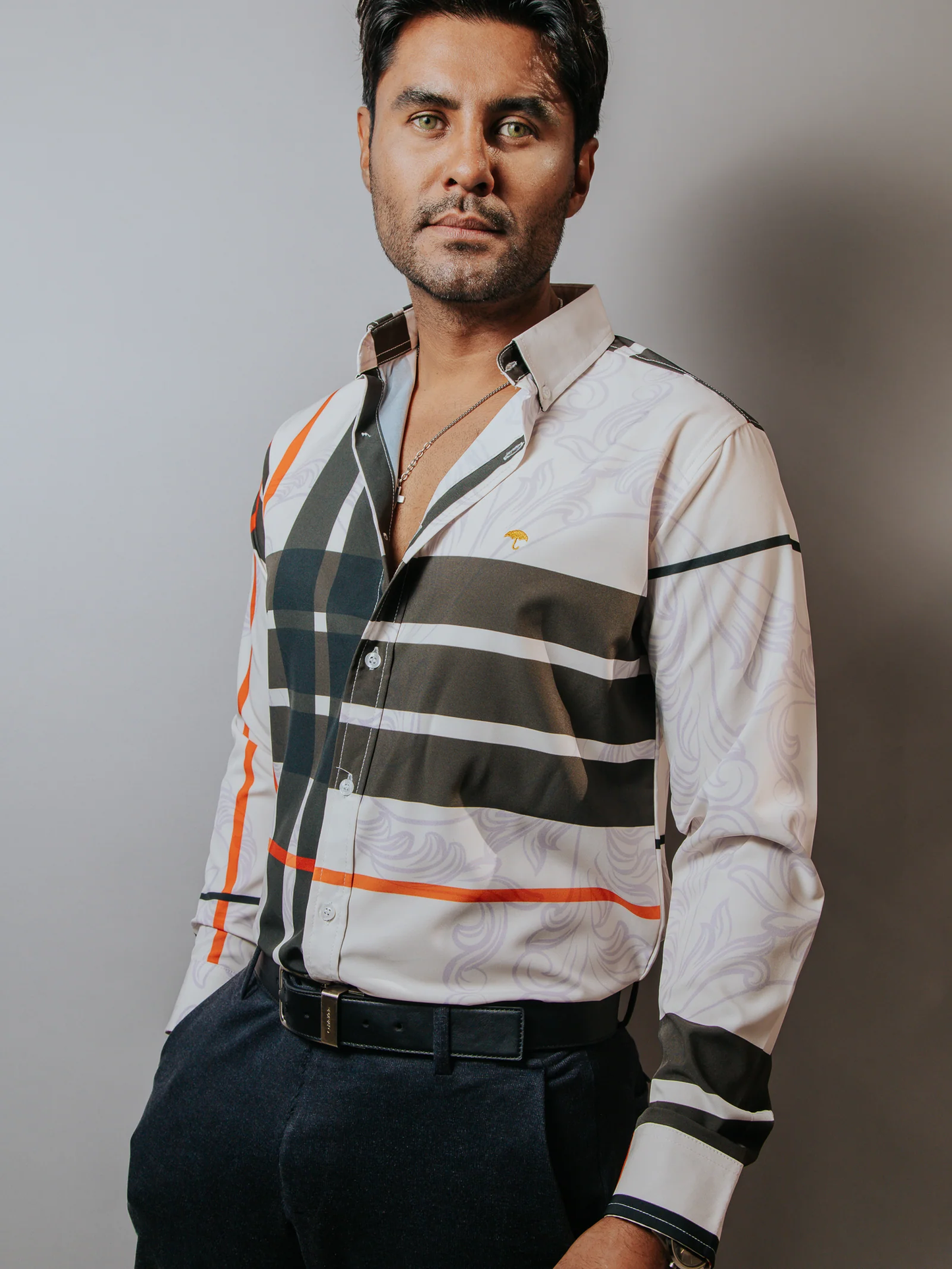 CAMISA CASUAL HOMBRE CREMA LÍNEAS CHOCOLATE NARANJA FLORES
