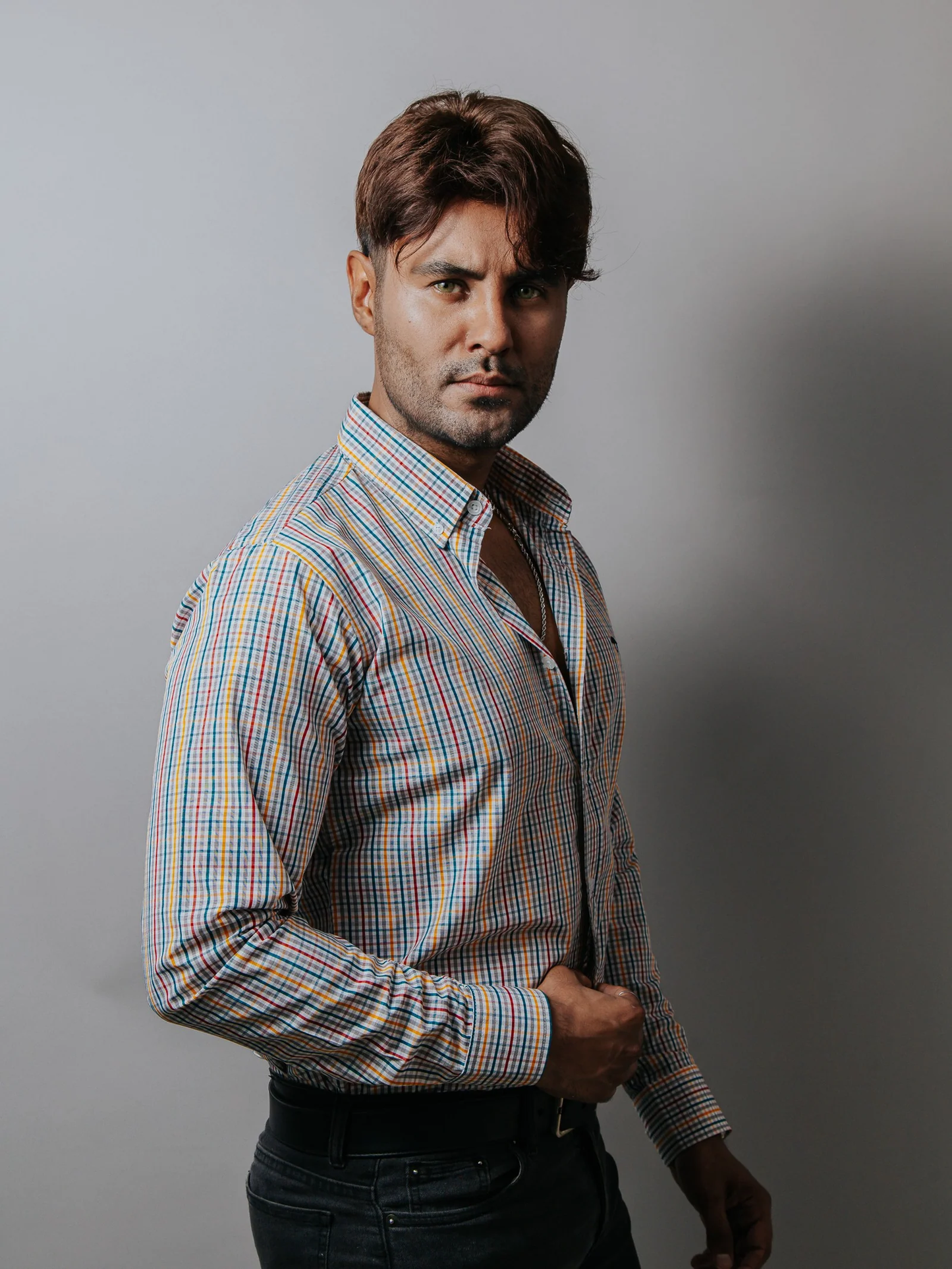 CAMISA HOMBRE SLIM FIT, CUADROS GRIS, AZUL, ROJO, AMARILLOS