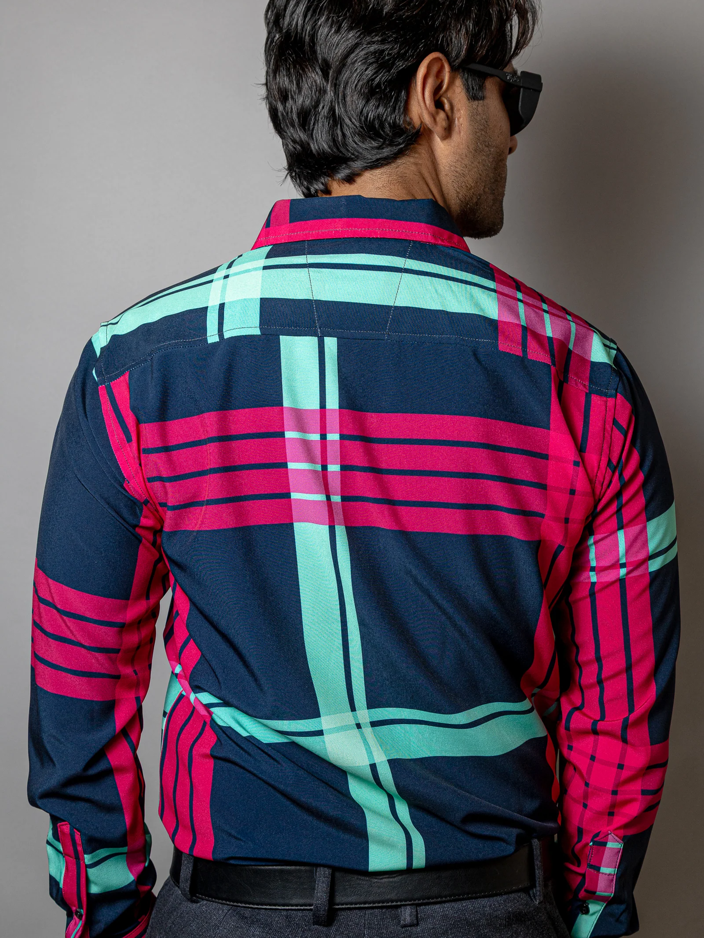 CAMISA CASUAL HOMBRE,AZUL MARINO LÍNEAS ROSA Y AZUL TURQUESA