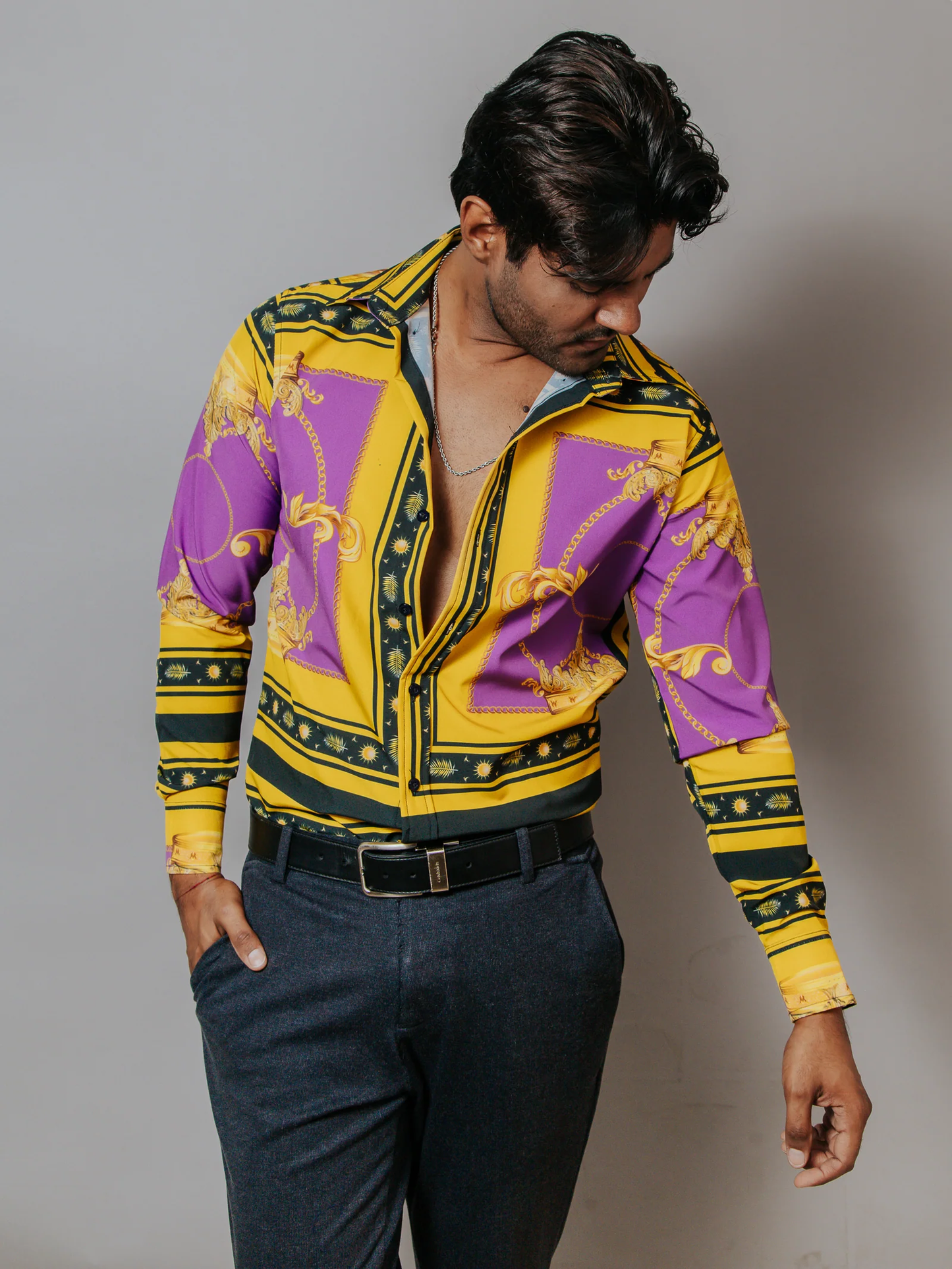 CAMISA SLIM FIT LUIS MIGUEL, MORADA Y DORADO
