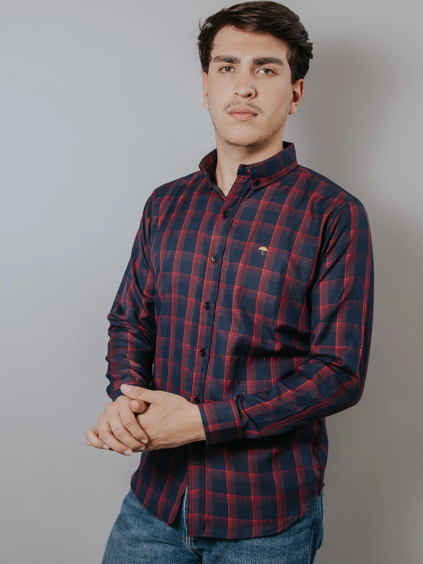 CAMISA HOMBRE CASUAL CUADROS AZUL MARINO LÍNEAS ROJAS