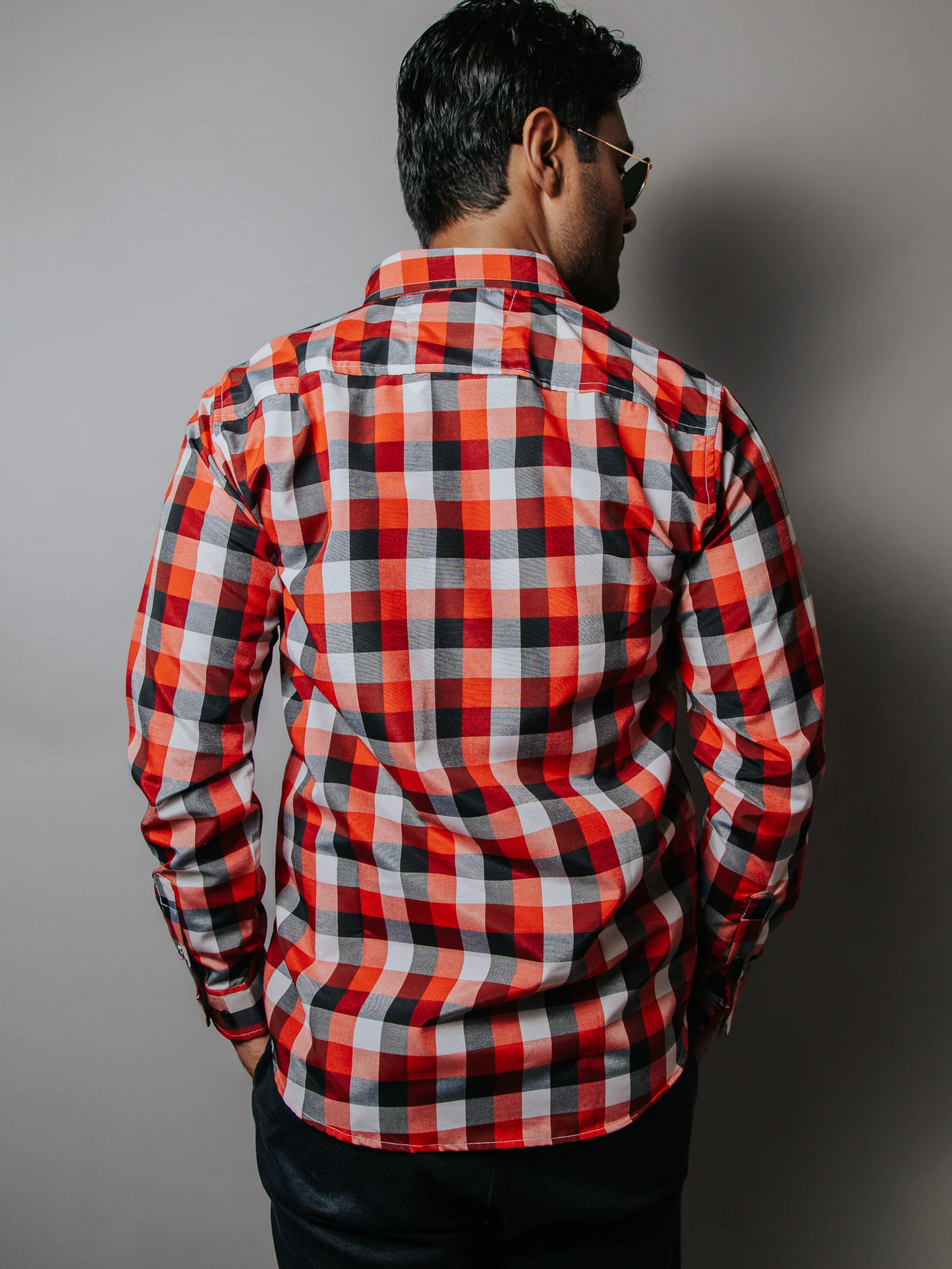 CAMISA CASUAL HOMBRE CUADROS ROJO BLANCO Y NEGRO