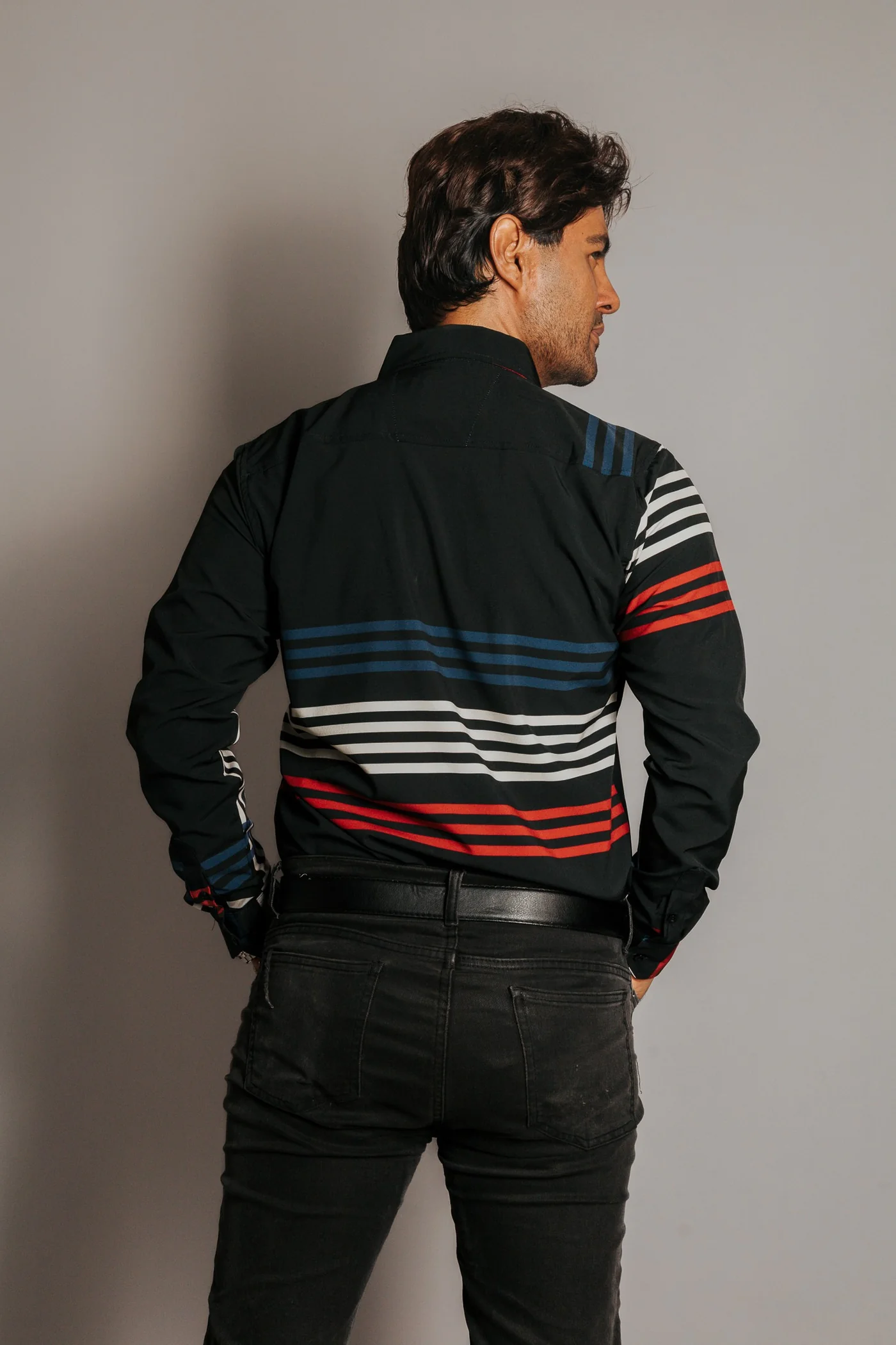 CAMISA HOMBRE SLIM FIT, LÍNEAS BEIGE AZUL Y ROJO