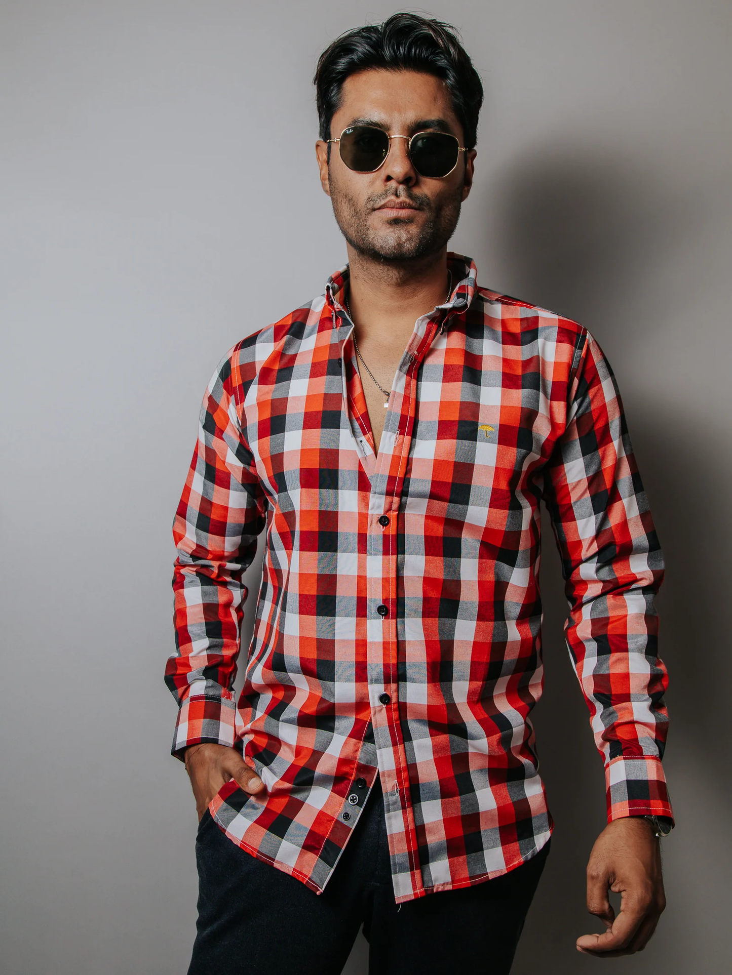 CAMISA CASUAL HOMBRE CUADROS ROJO BLANCO Y NEGRO