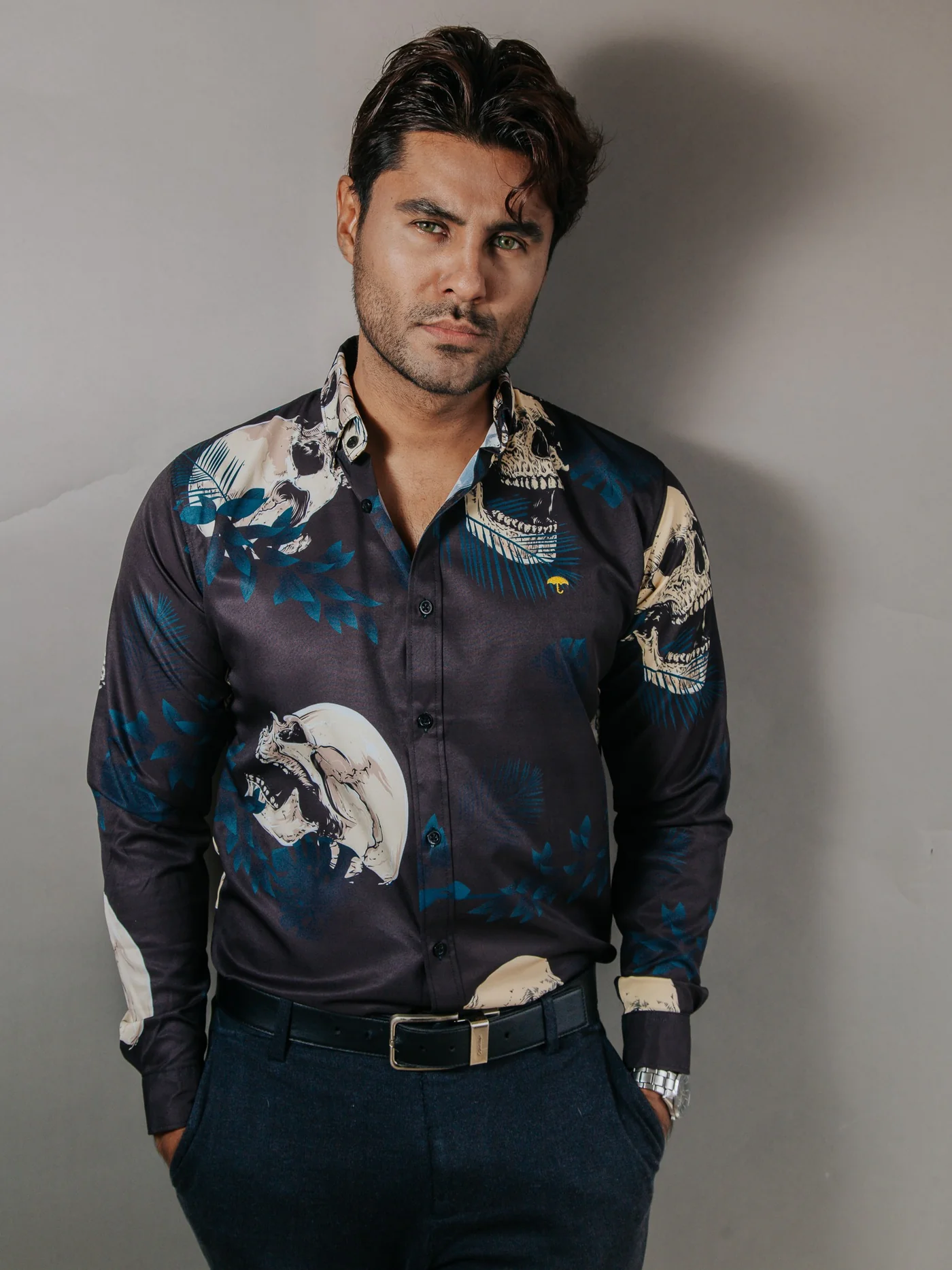 CAMISA HOMBRE SLIM FIT NEGRO CALAVERA BEIGE HOJAS AZUL