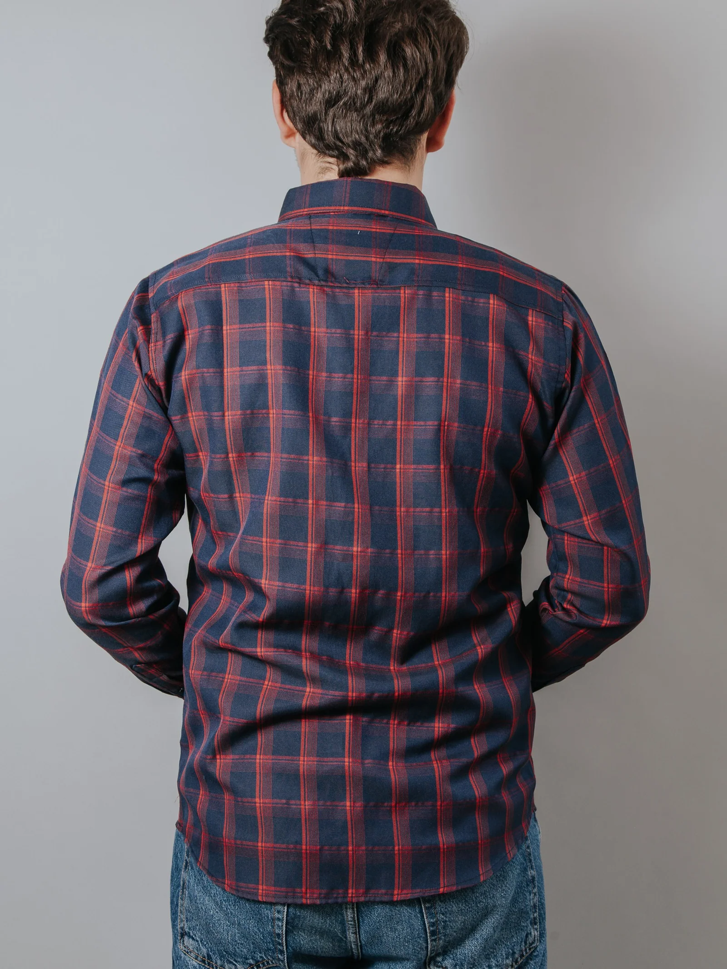 CAMISA HOMBRE CASUAL CUADROS AZUL MARINO LÍNEAS ROJAS
