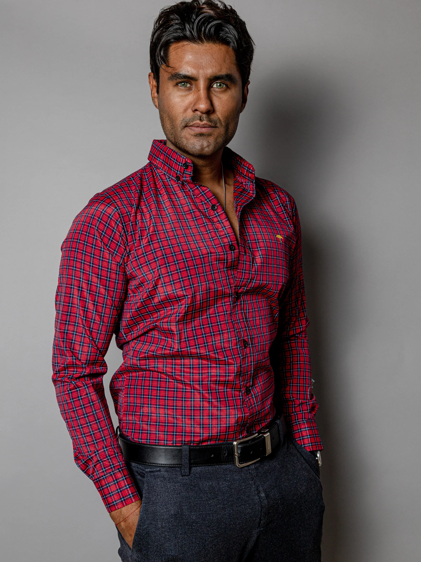 CAMISA CASUAL HOMBRE,ROJA MICROCUADRO AZUL MARINO