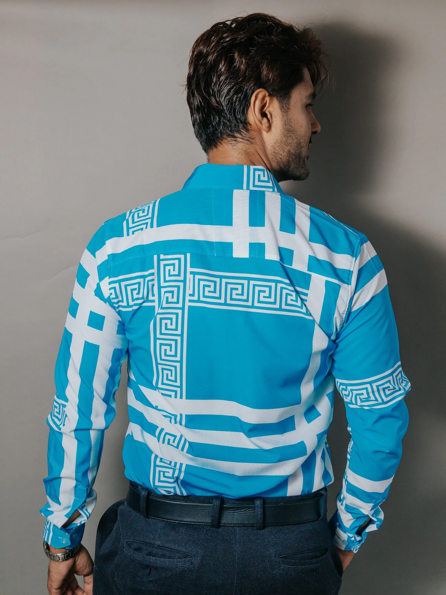 CAMISA HOMBRE SLIM FIT, AZUL CIELO DETALLE GRIEGO BLANCO