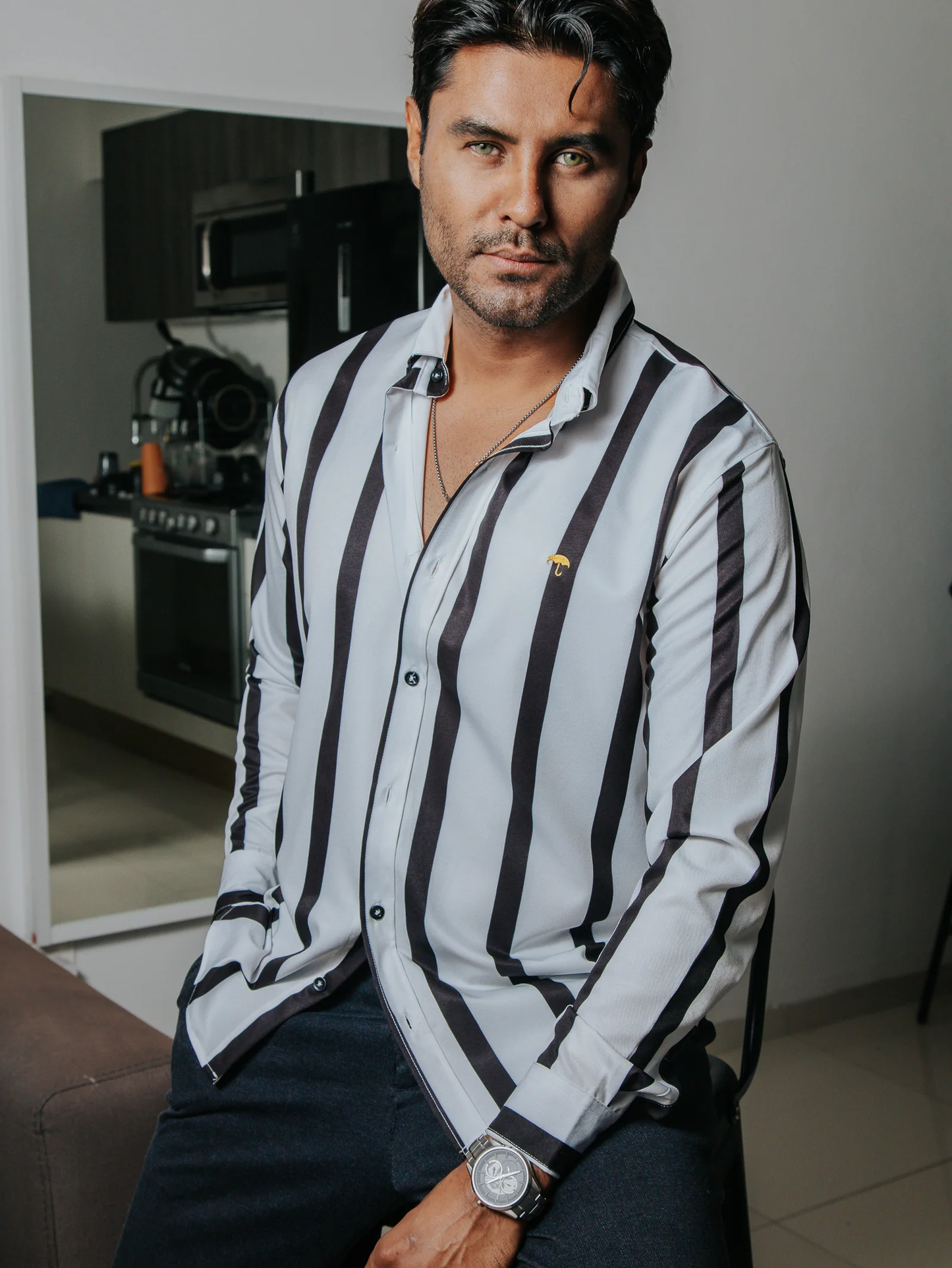 CAMISA HOMBRE CASUAL BLANCA RAYAS NEGRAS