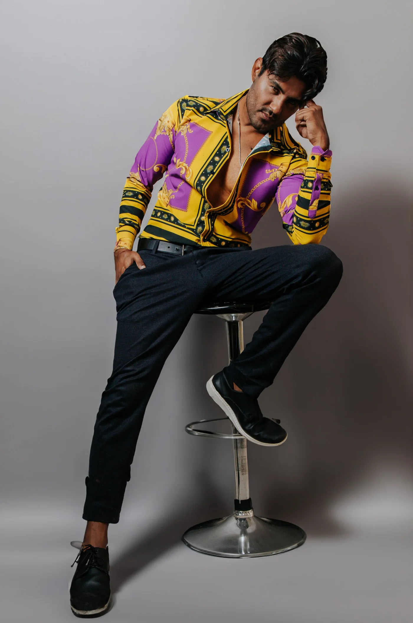 CAMISA SLIM FIT LUIS MIGUEL, MORADA Y DORADO