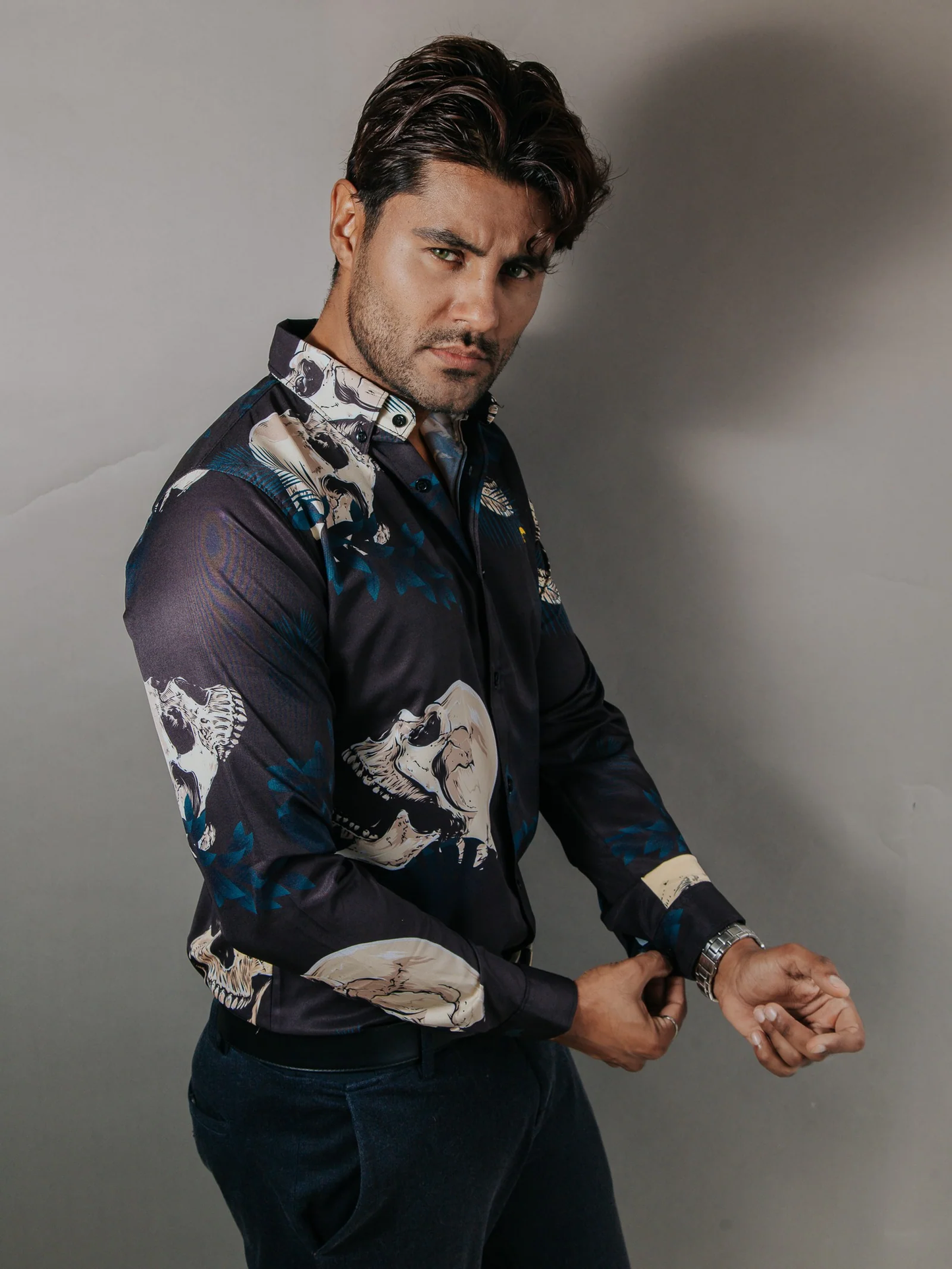 CAMISA HOMBRE SLIM FIT NEGRO CALAVERA BEIGE HOJAS AZUL