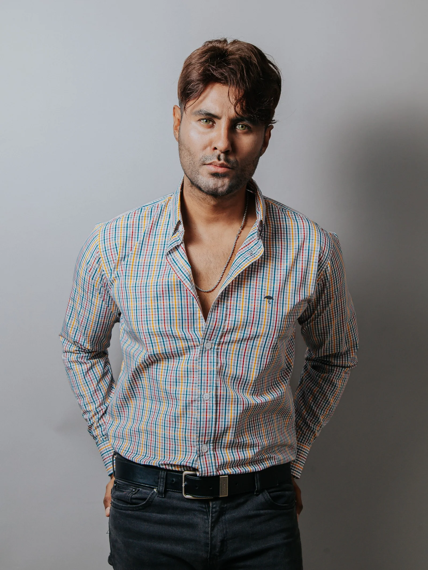 CAMISA HOMBRE SLIM FIT, CUADROS GRIS, AZUL, ROJO, AMARILLOS