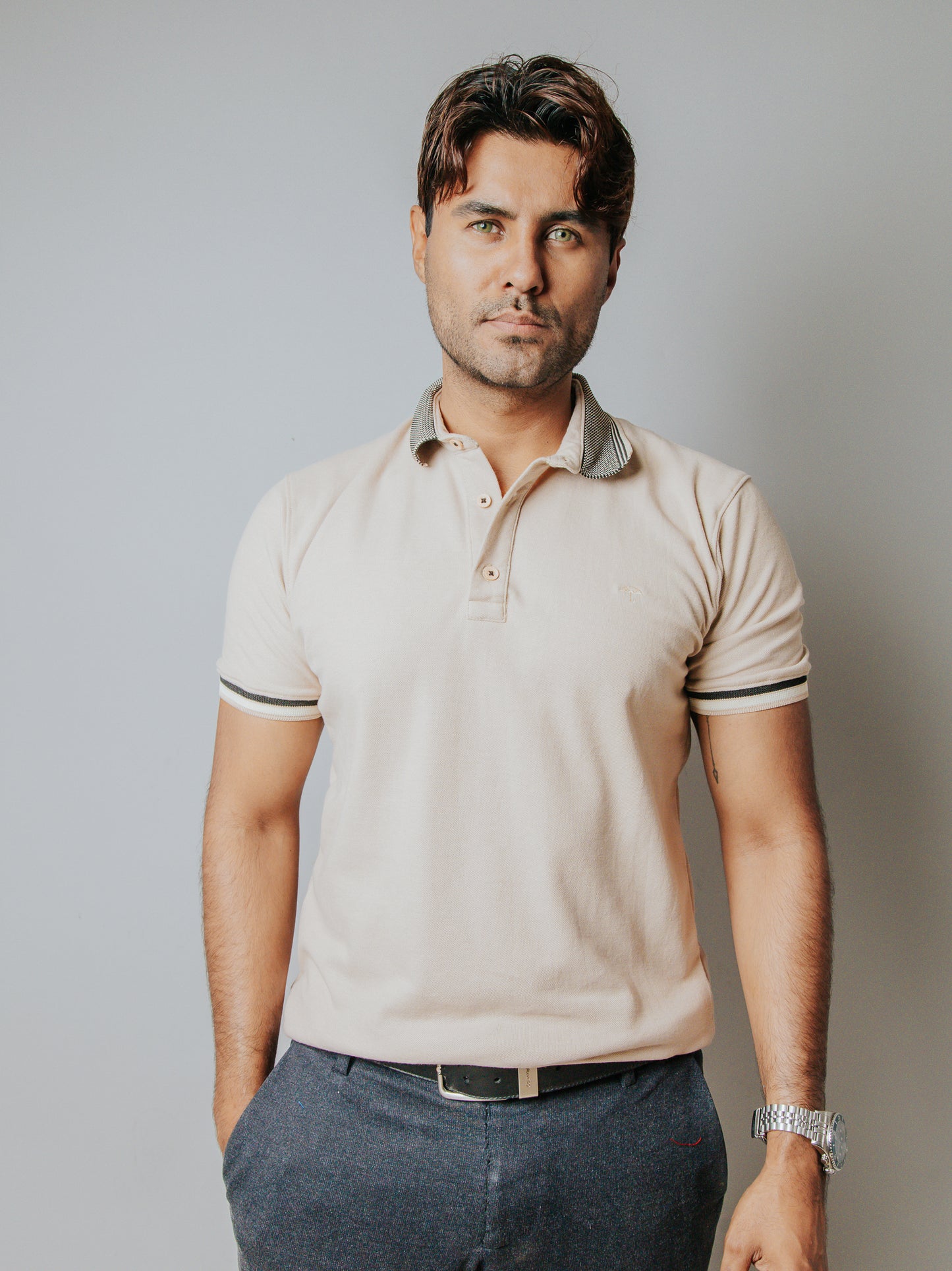 PLAYERA POLO SLIM FIT, BEIGE DETALLE NEGRO
