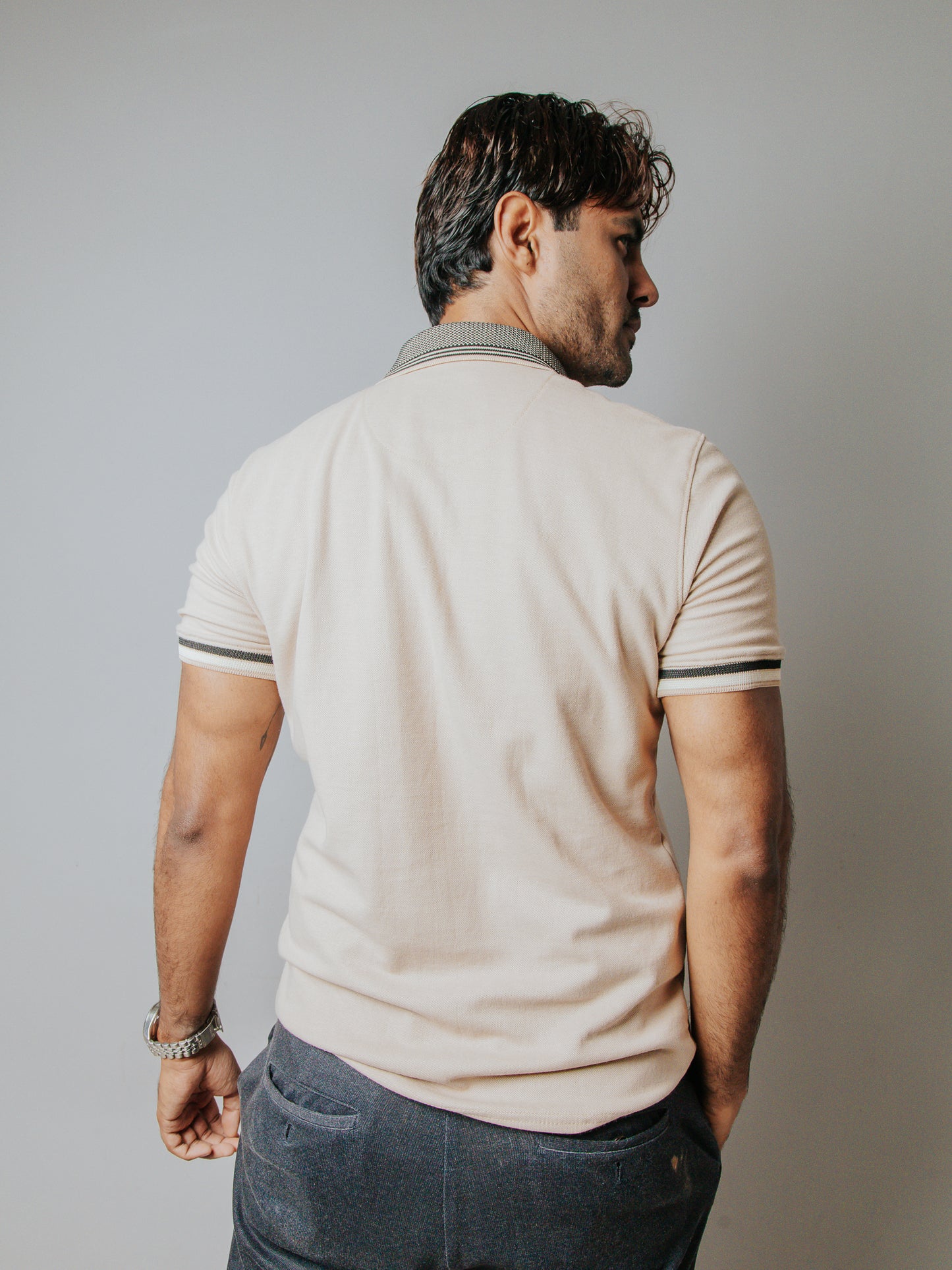 PLAYERA POLO SLIM FIT, BEIGE DETALLE NEGRO