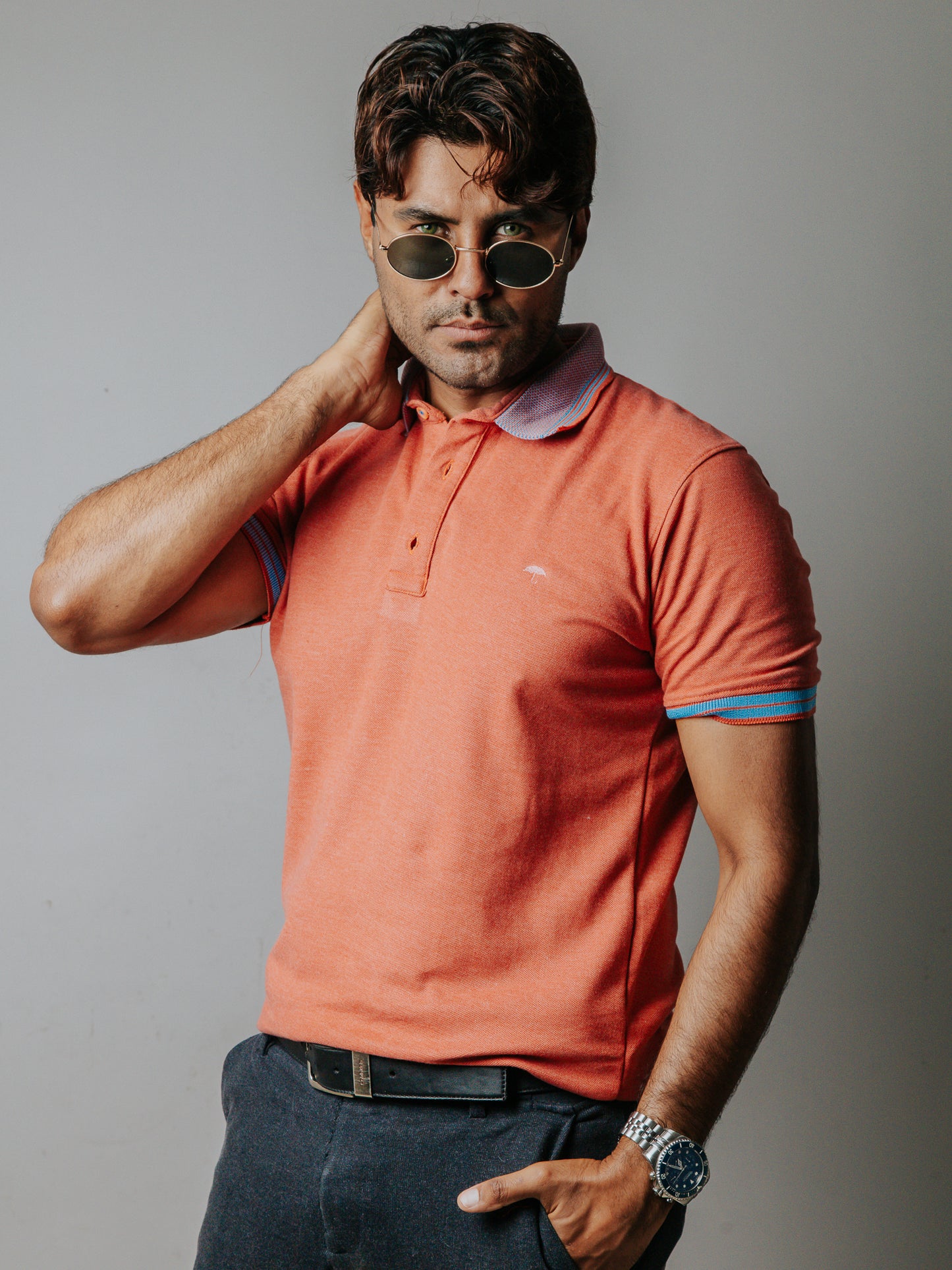 PLAYERA POLO SLIM FIT, SALMÓN DETALLE AZUL
