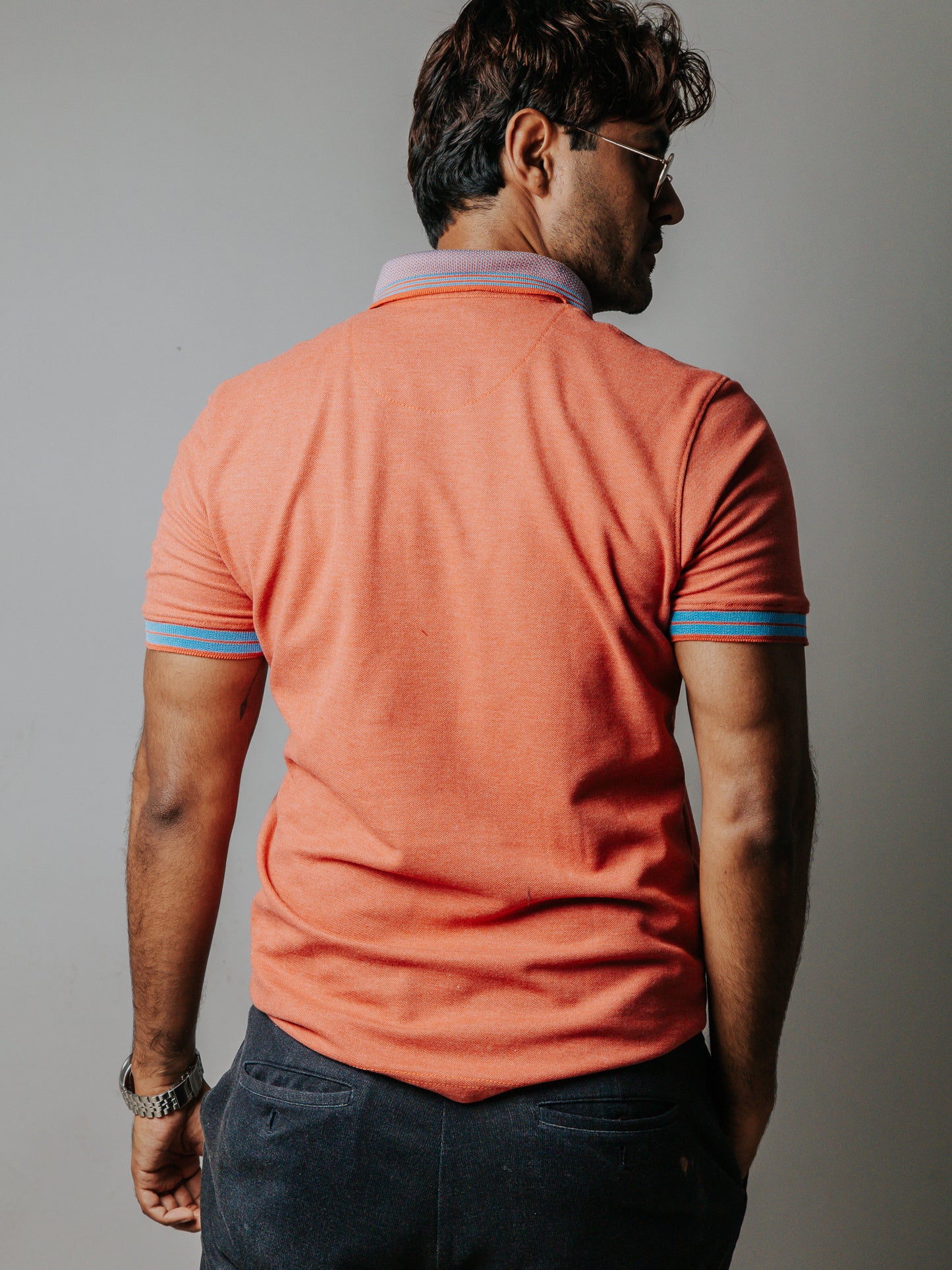 PLAYERA POLO SLIM FIT, SALMÓN DETALLE AZUL