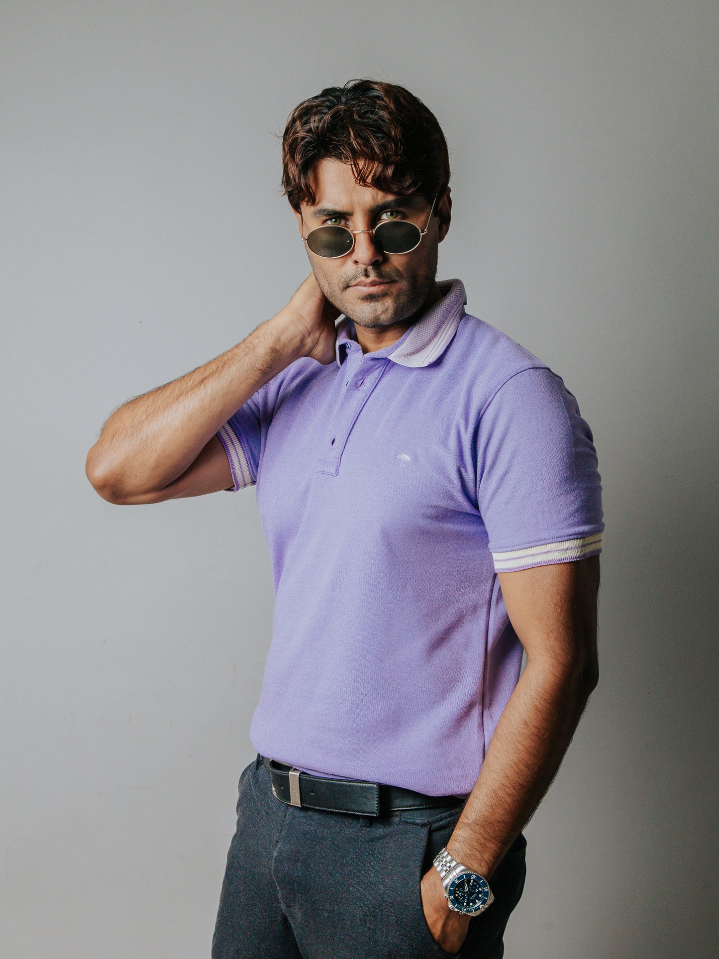 PLAYERA POLO SLIM FIT, LILA DETALLE BLANCO