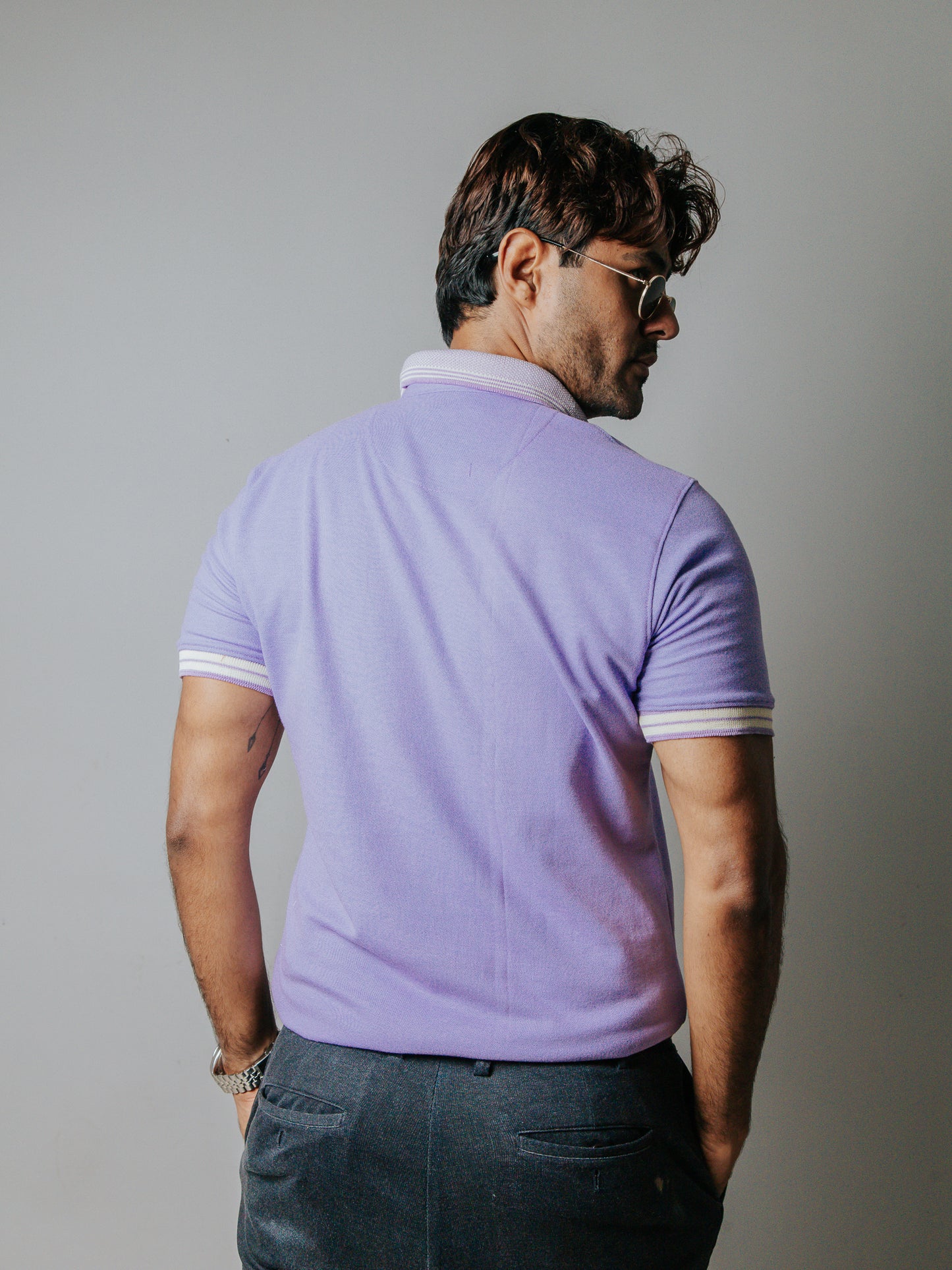 PLAYERA POLO SLIM FIT, LILA DETALLE BLANCO