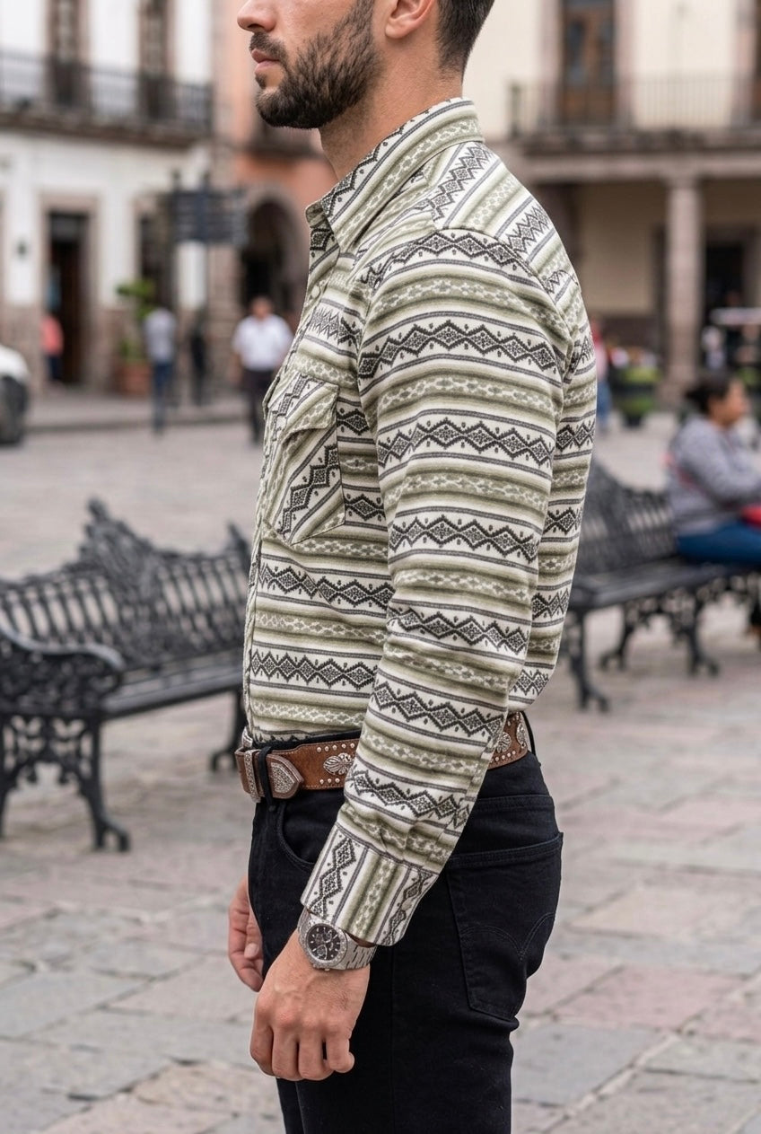 Camisa Vaquera Con Bolsas Detalles Negros y Verdes
