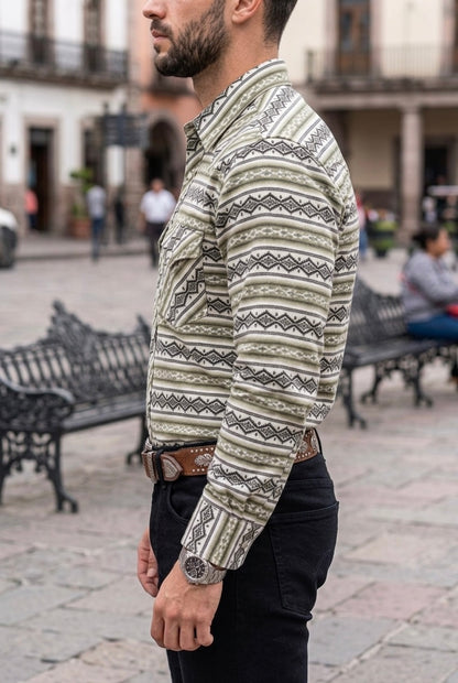 Camisa Vaquera Con Bolsas Detalles Negros y Verdes