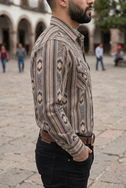 Camisa Vaquera Con Bolsas Café Detalles Beige