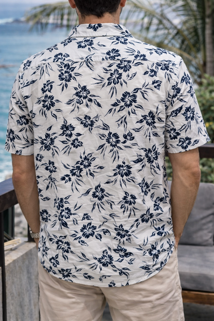 Camisa Manga Corta Blanca Flores Azules OVERSIZE