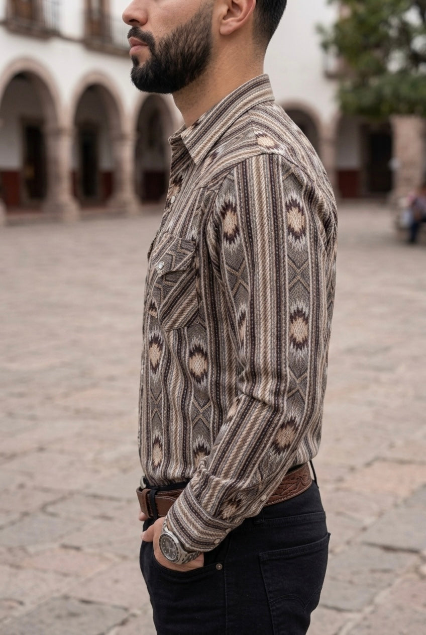 Camisa Vaquera Con Bolsas Café Detalles Beige
