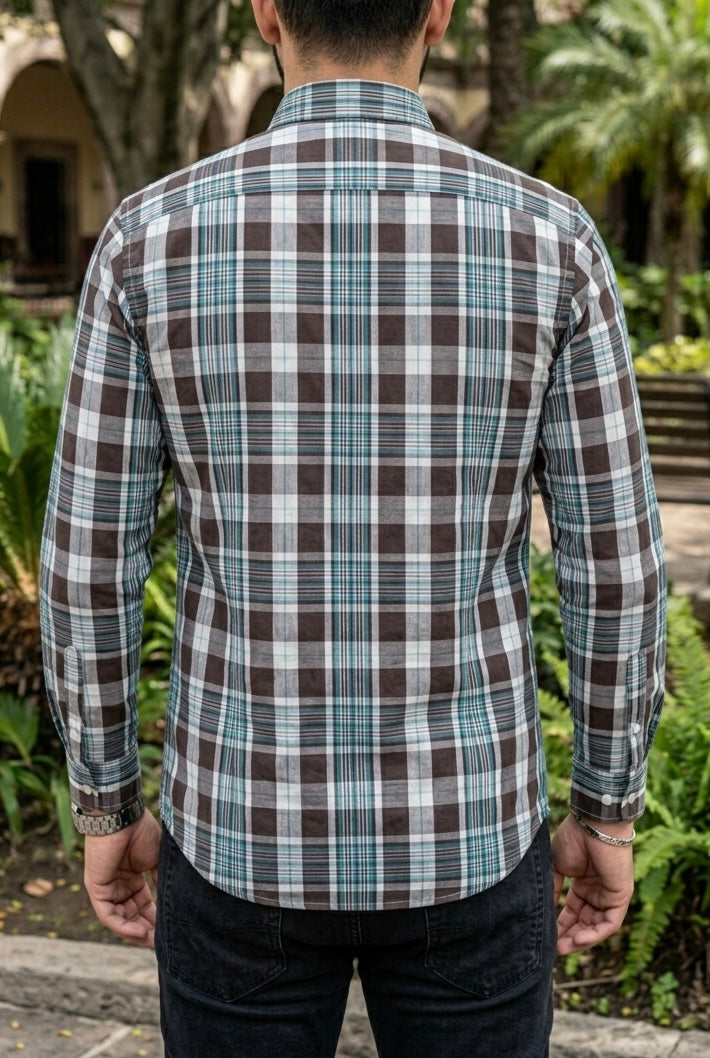 Camisa Manga Larga Con Bolsa Cuadros Azules y Cafés