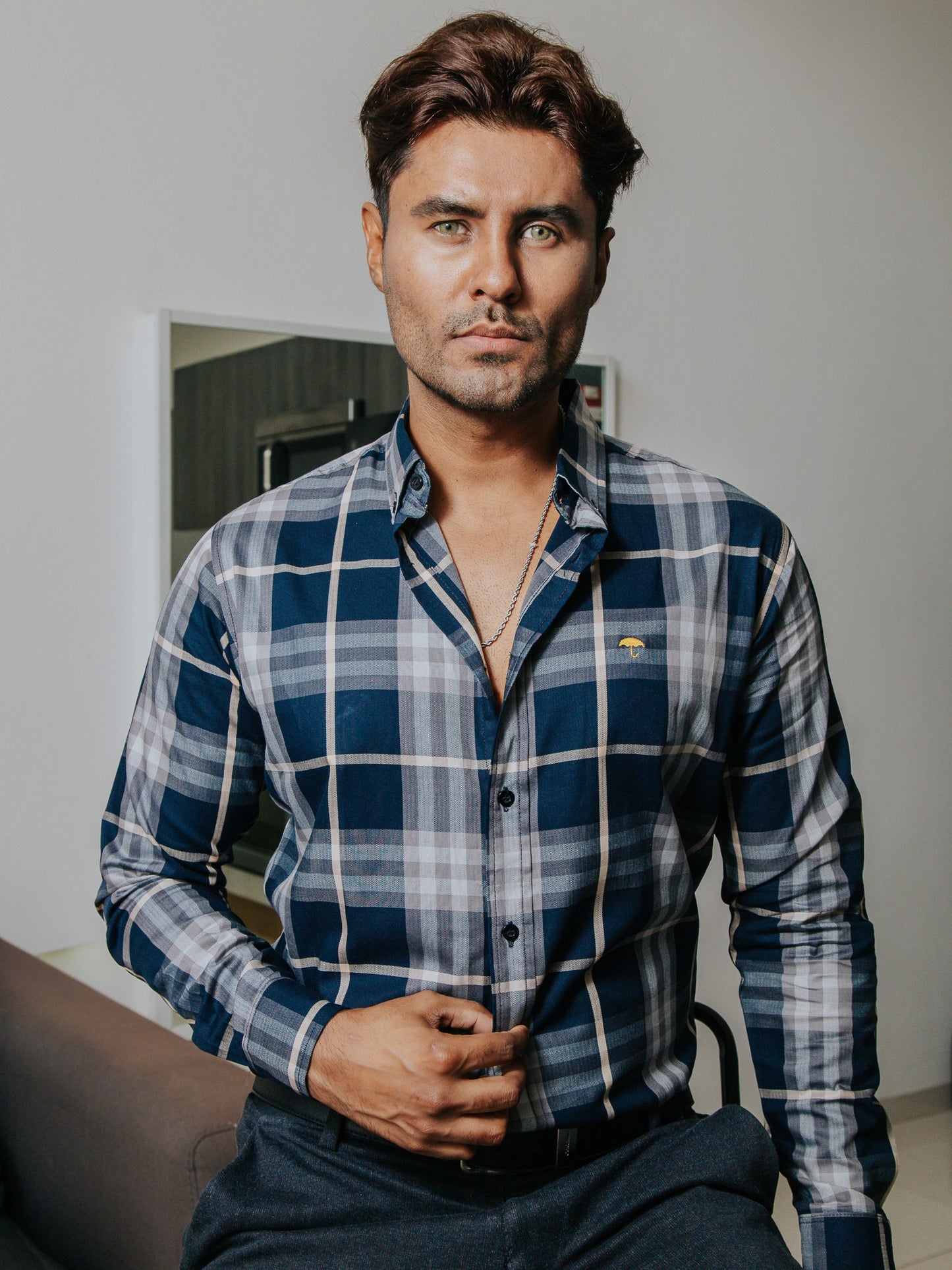 CAMISA HOMBRE SLIM FIT, AZUL, LINEAS GRIS Y BEIGE