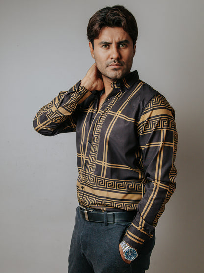 CAMISA SLIM FIT, NEGRA DETALLES GRIEGOS DORADOS