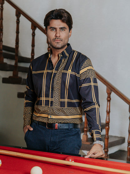 CAMISA SLIM FIT, NEGRA DETALLES GRIEGOS DORADOS